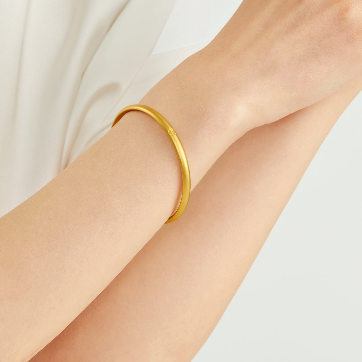 The Oriental' 999.9 Gold Bangle