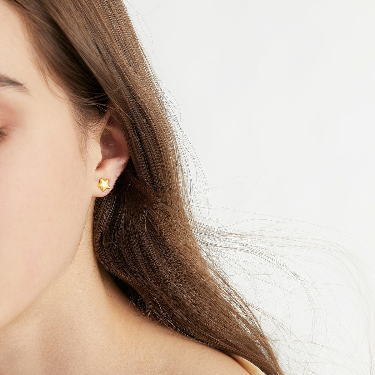 Ear Play' 999.9 Gold Star Single Earring