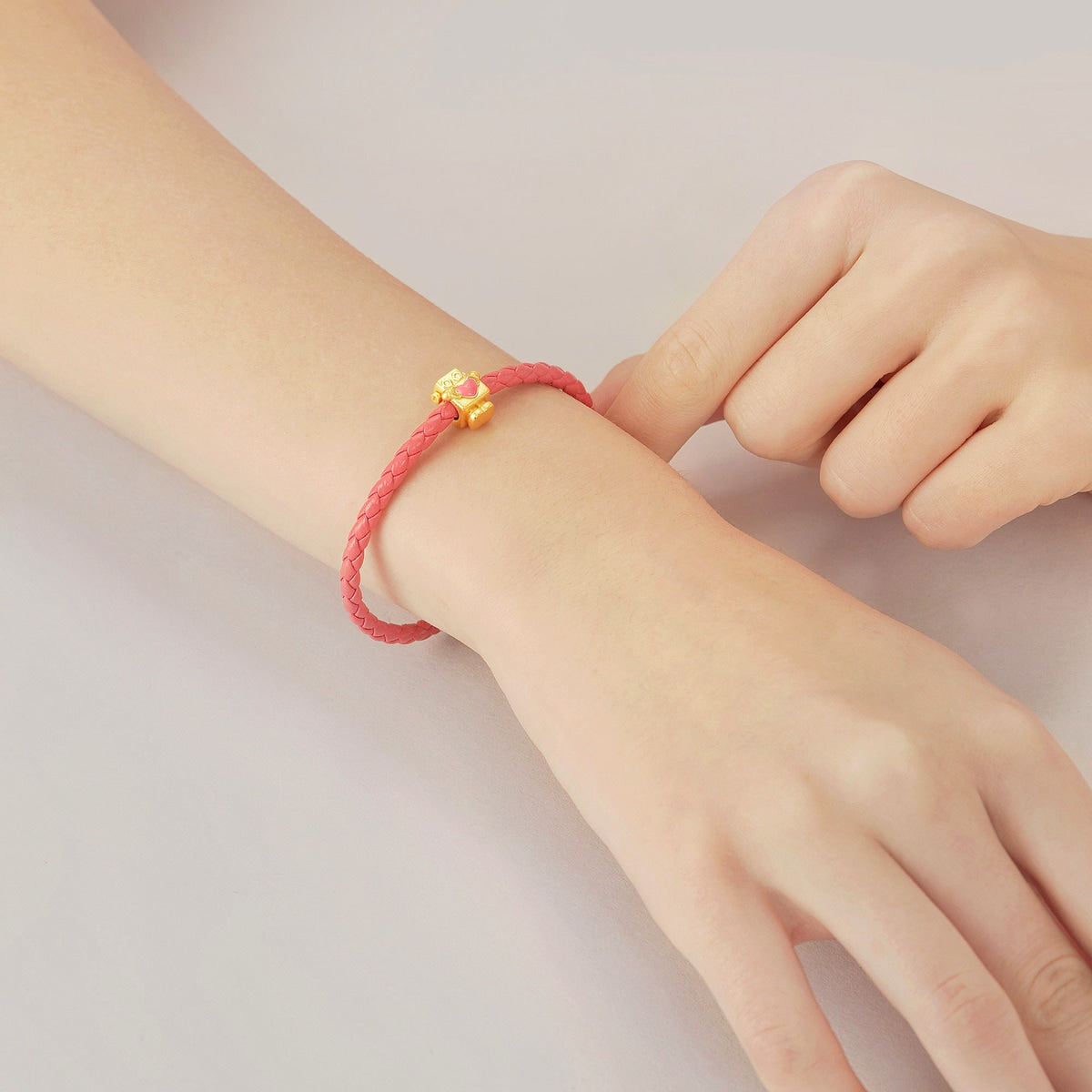 Wonderland' 999 Gold Robot Charm