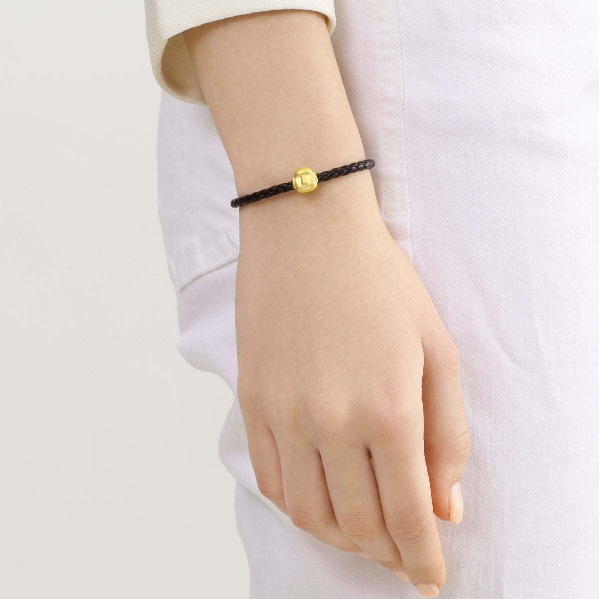 Wonderland' 999 Gold Moai Charm