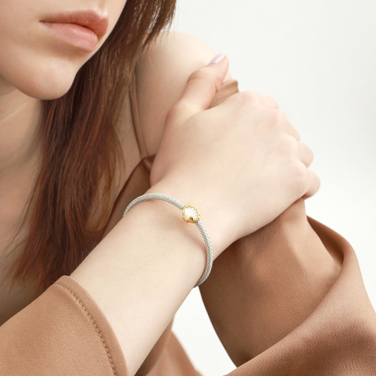 Wonderland' 999 Gold Mother of Pearl Charm