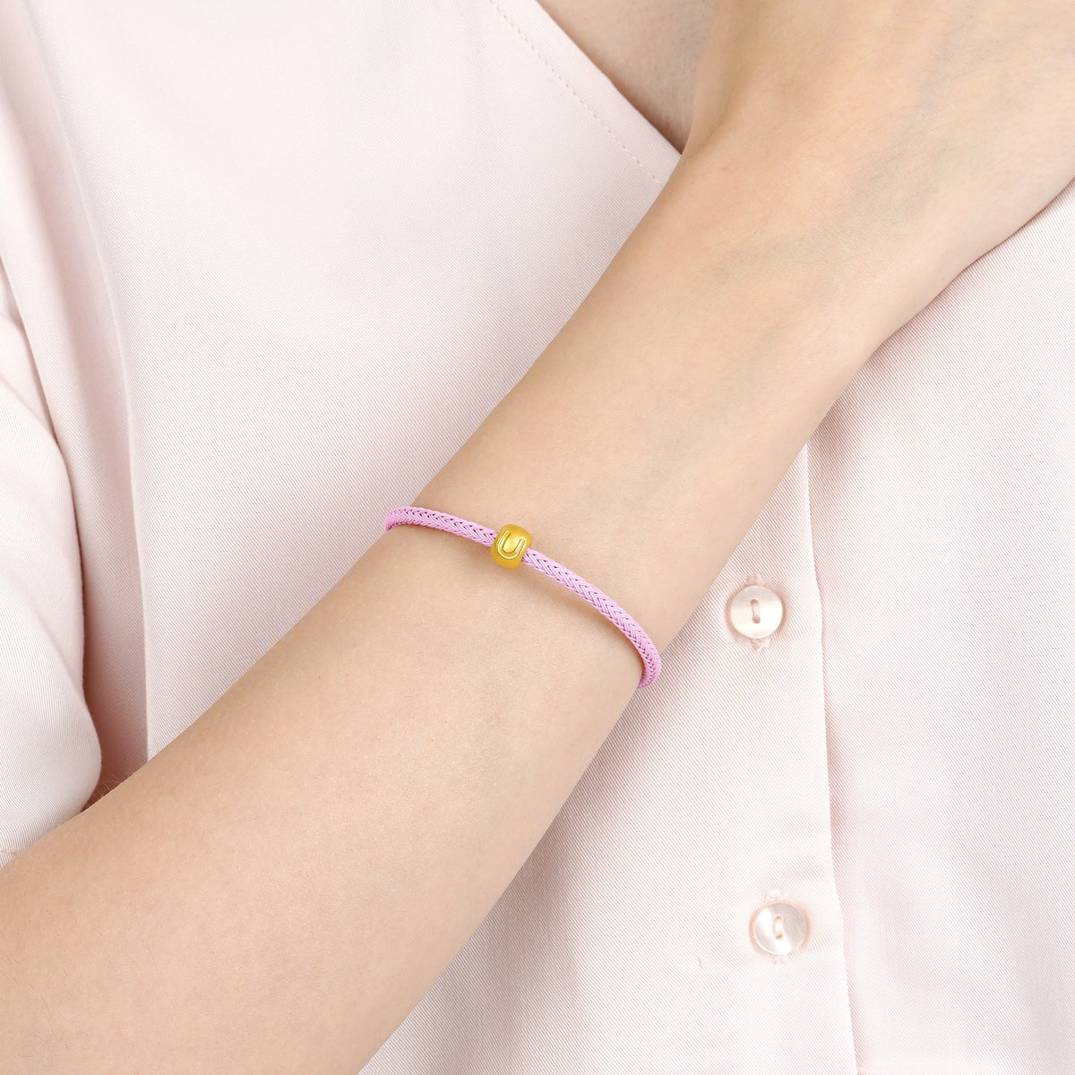 Alphabets & Numeric' 999 Gold Letter U Charm