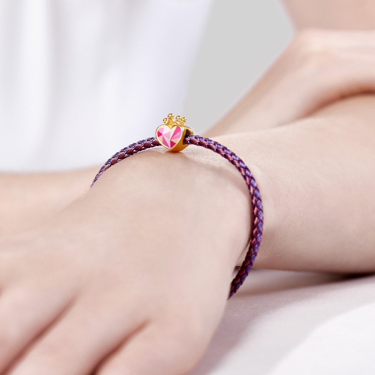 Wonderland' 999 Gold Crown Charm