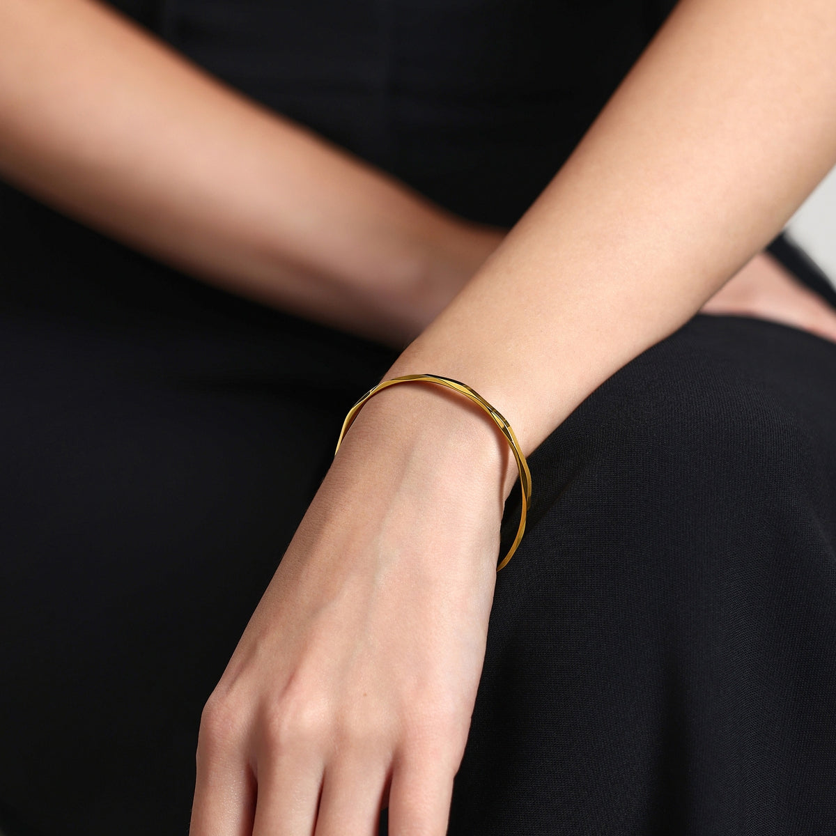 999 Gold Bangle