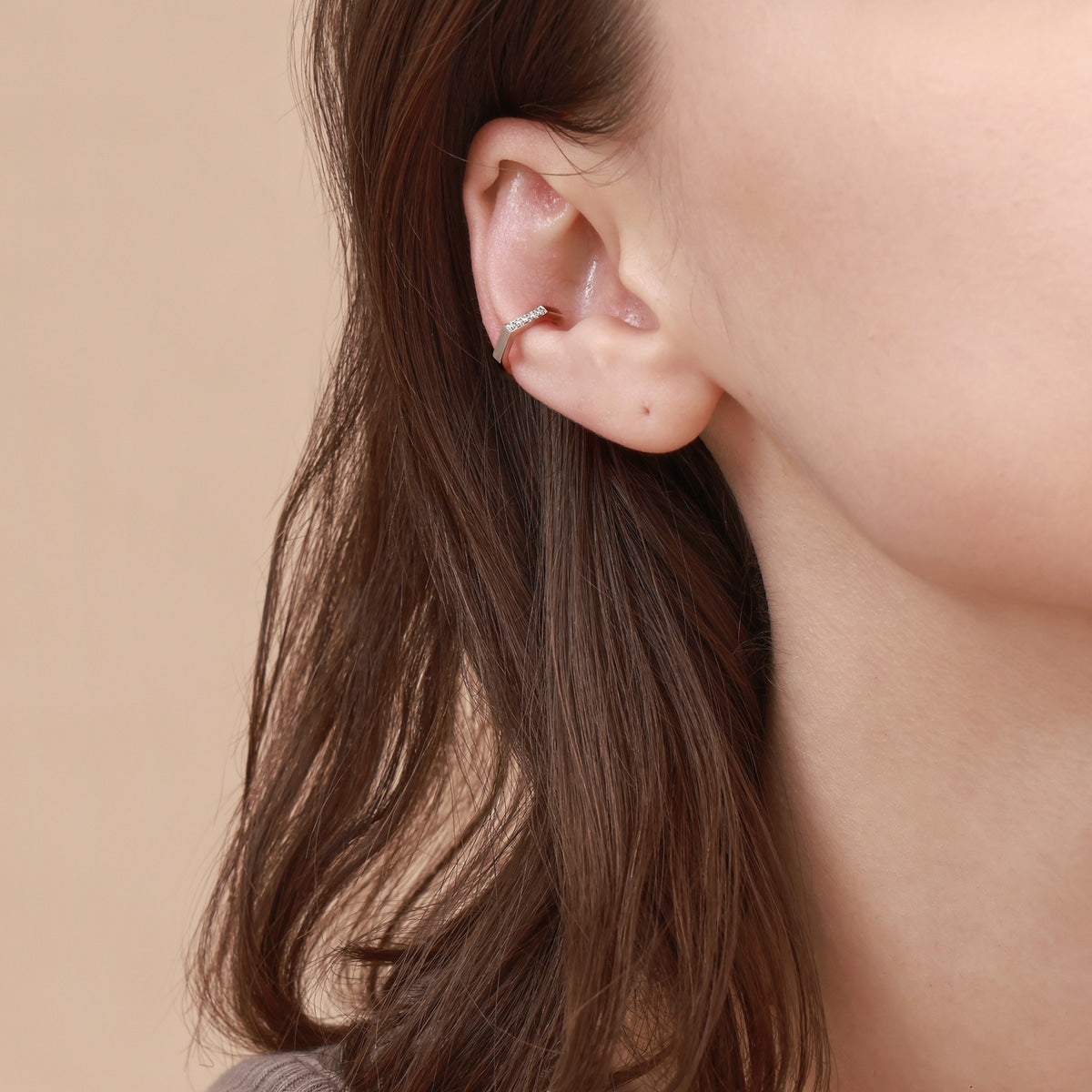 M'18K White Gold Diamond Single Ear Cuff