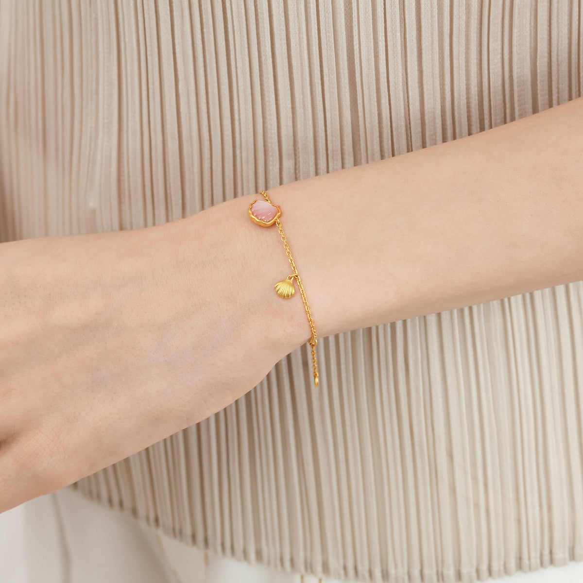 Love Decode Pure Gold Shell Bracelet