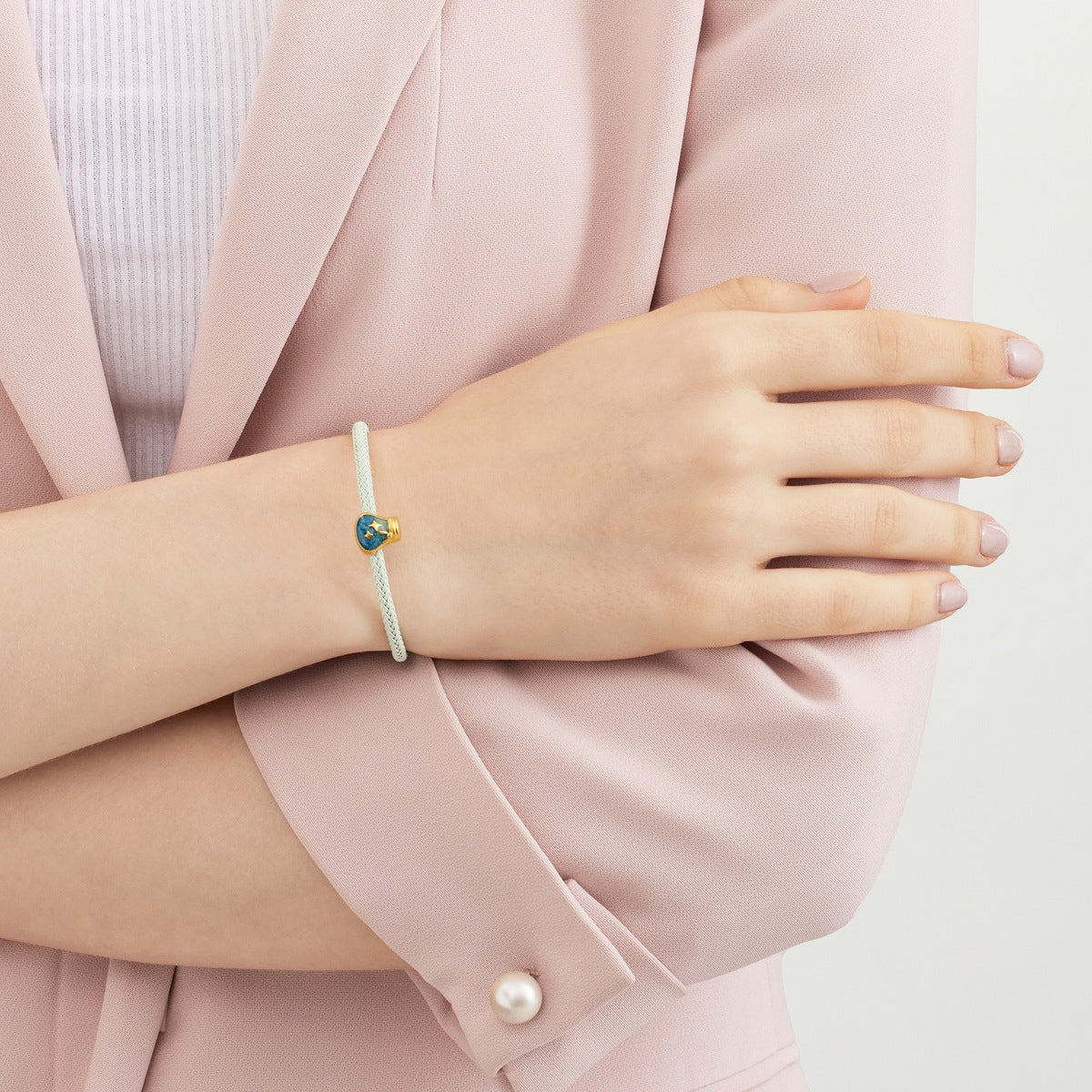 Wonderland' 999 Gold Charm