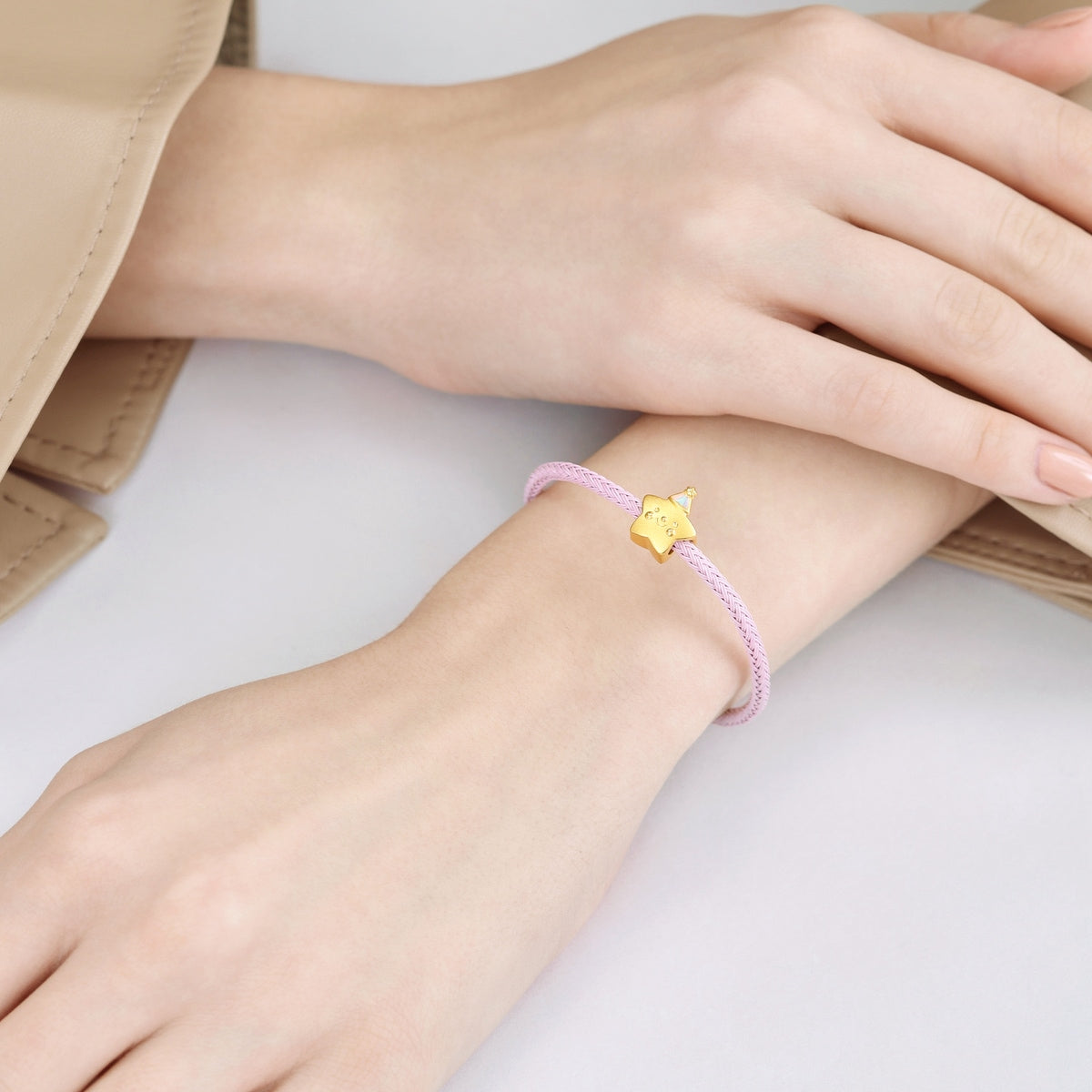 Wonderland' 999 Gold Star Charm