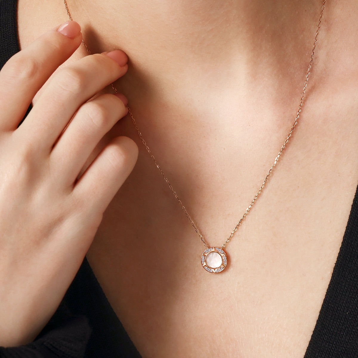 18K/750 Gold (Rose) White Mother of Pearl Necklace