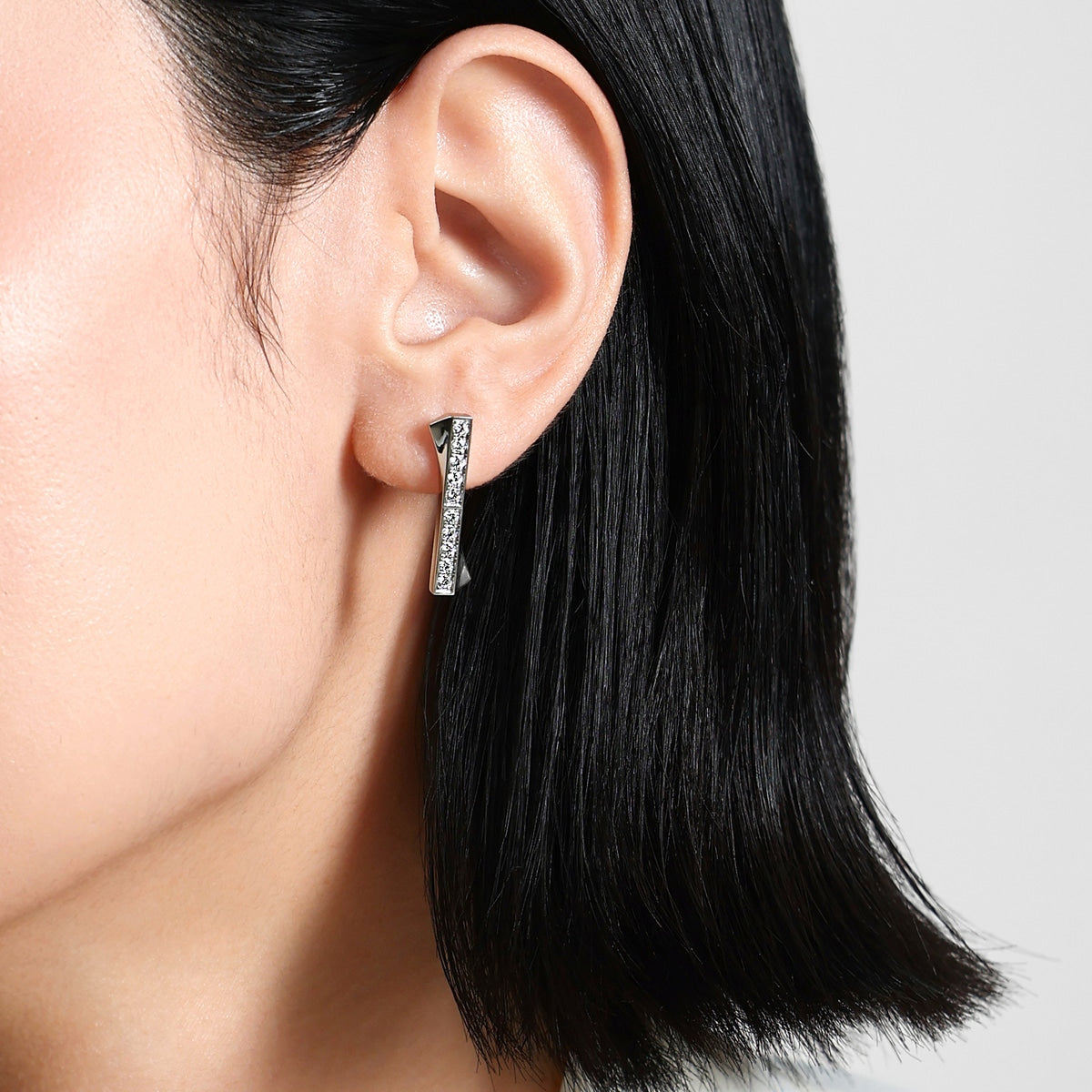 18K/750 Gold (White) Diamond Earrings