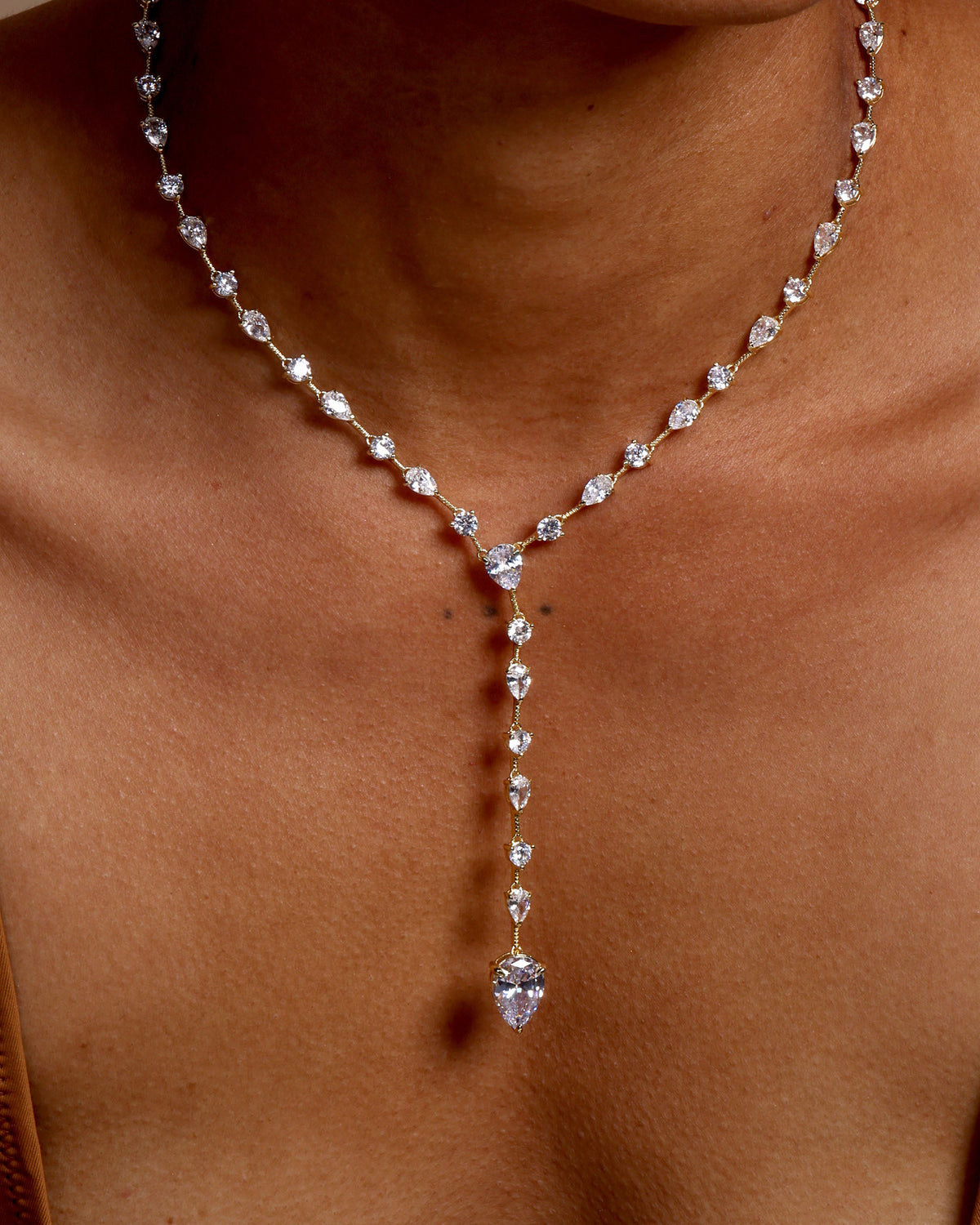 gorgeous-lariat-in-gold-and-white-diamondettes