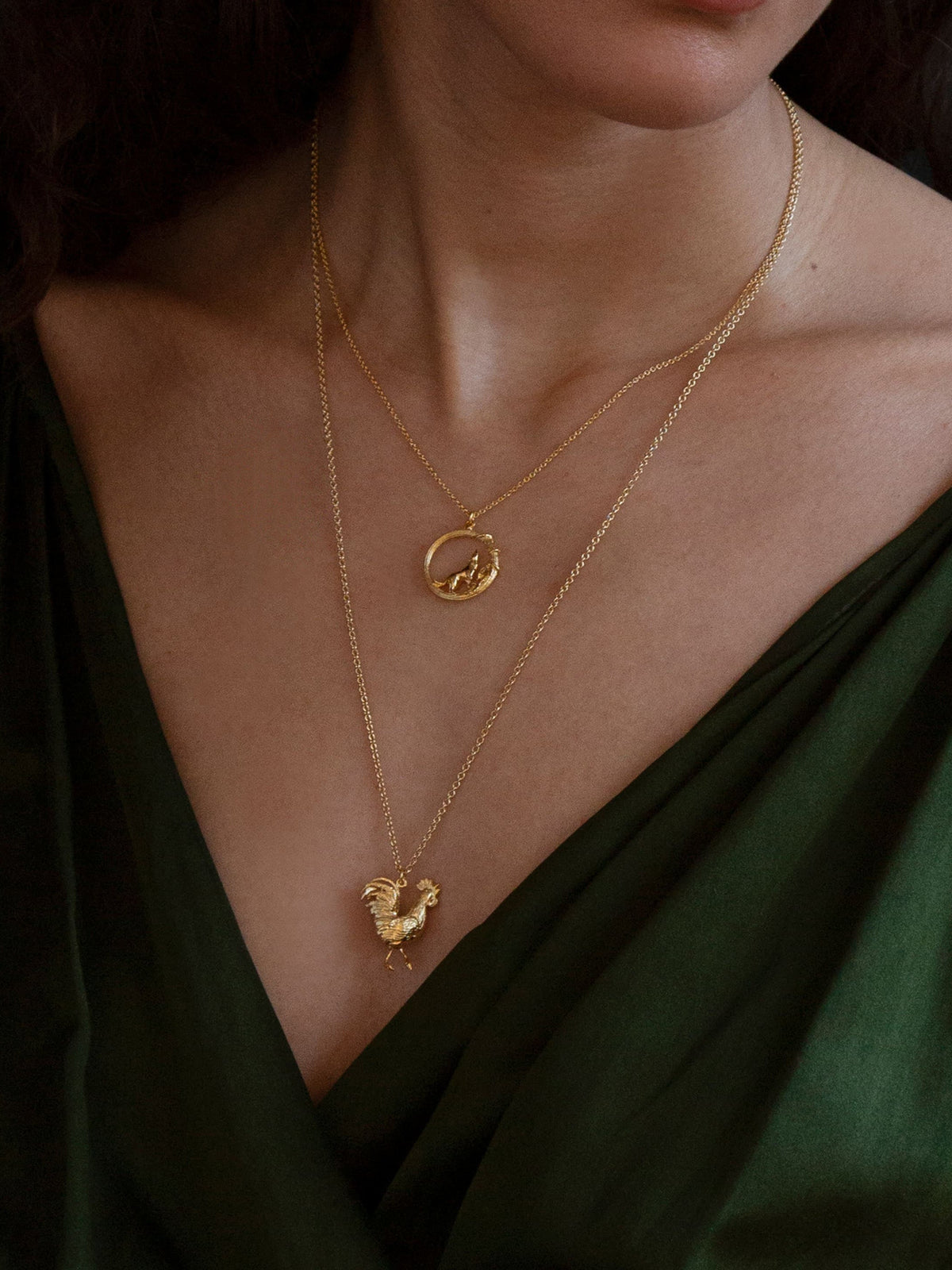 Column Loop Necklace with Howling Wolf