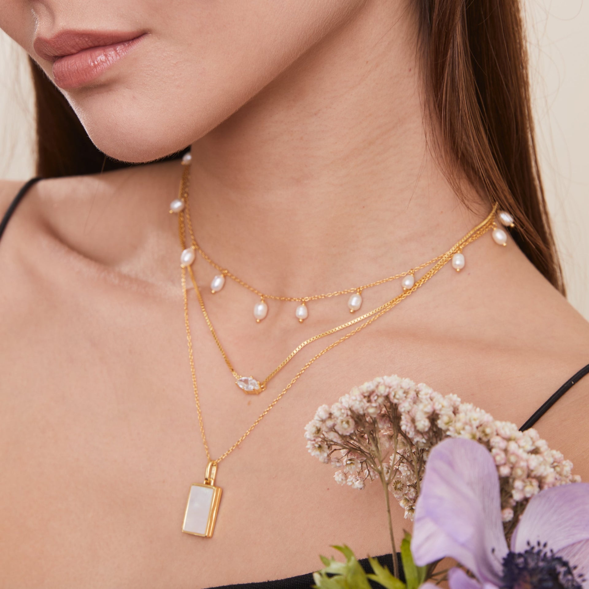 Averie Pendant Necklace Gold