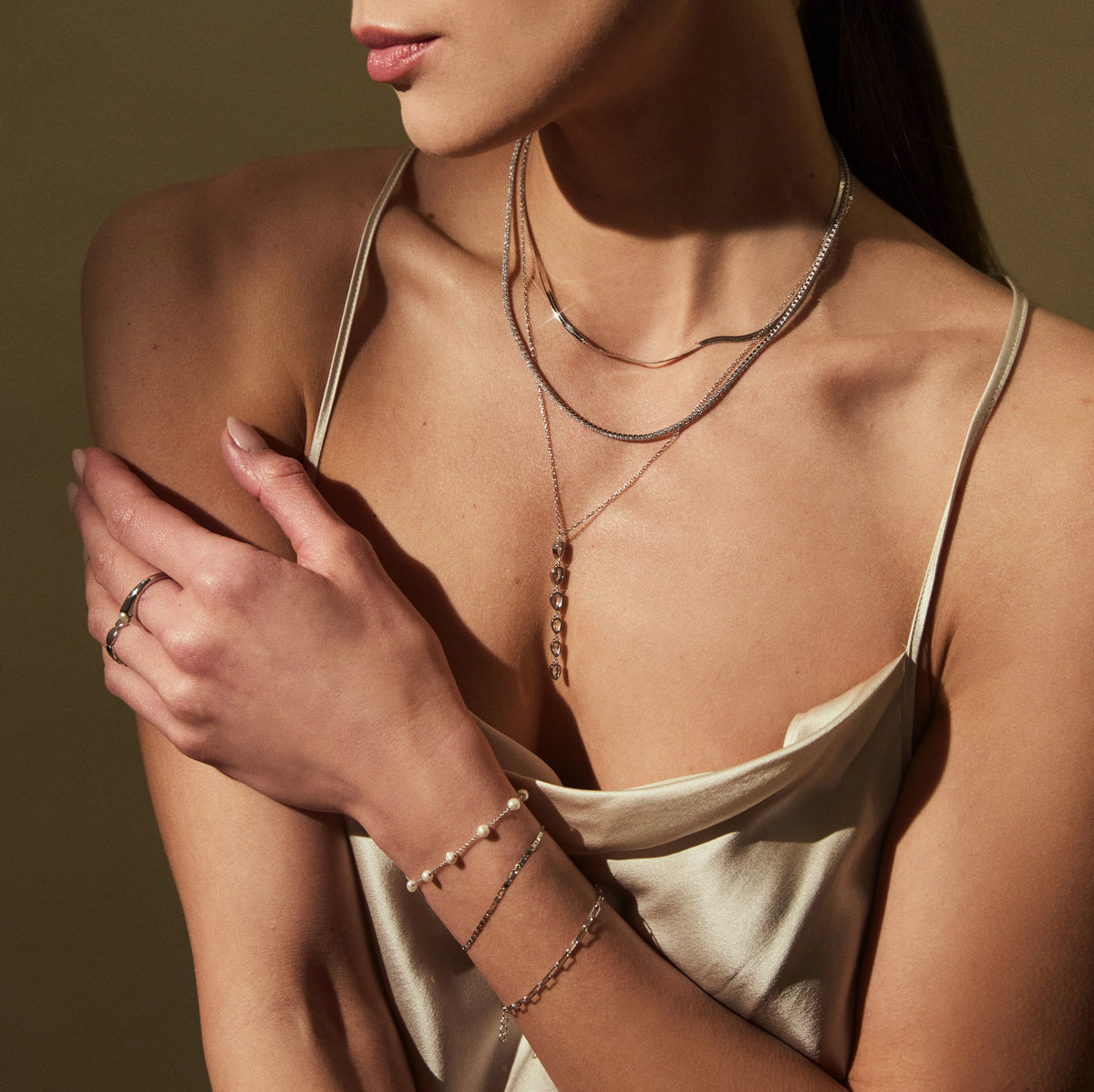 DELILAH PENDANT NECKLACE SILVER