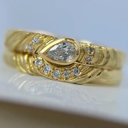 diamond-droplet-engagement-ring