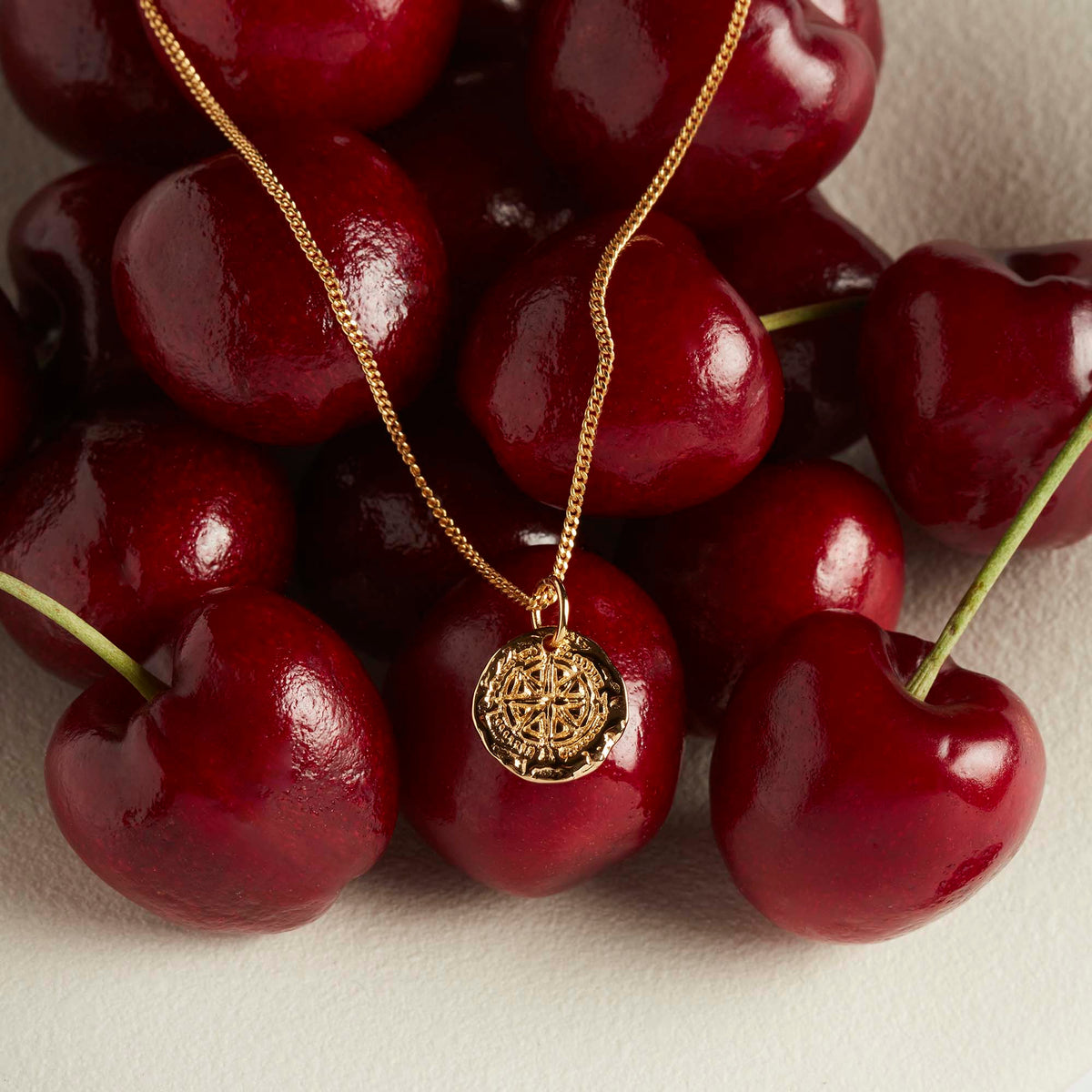Guiding Star Necklace Gold