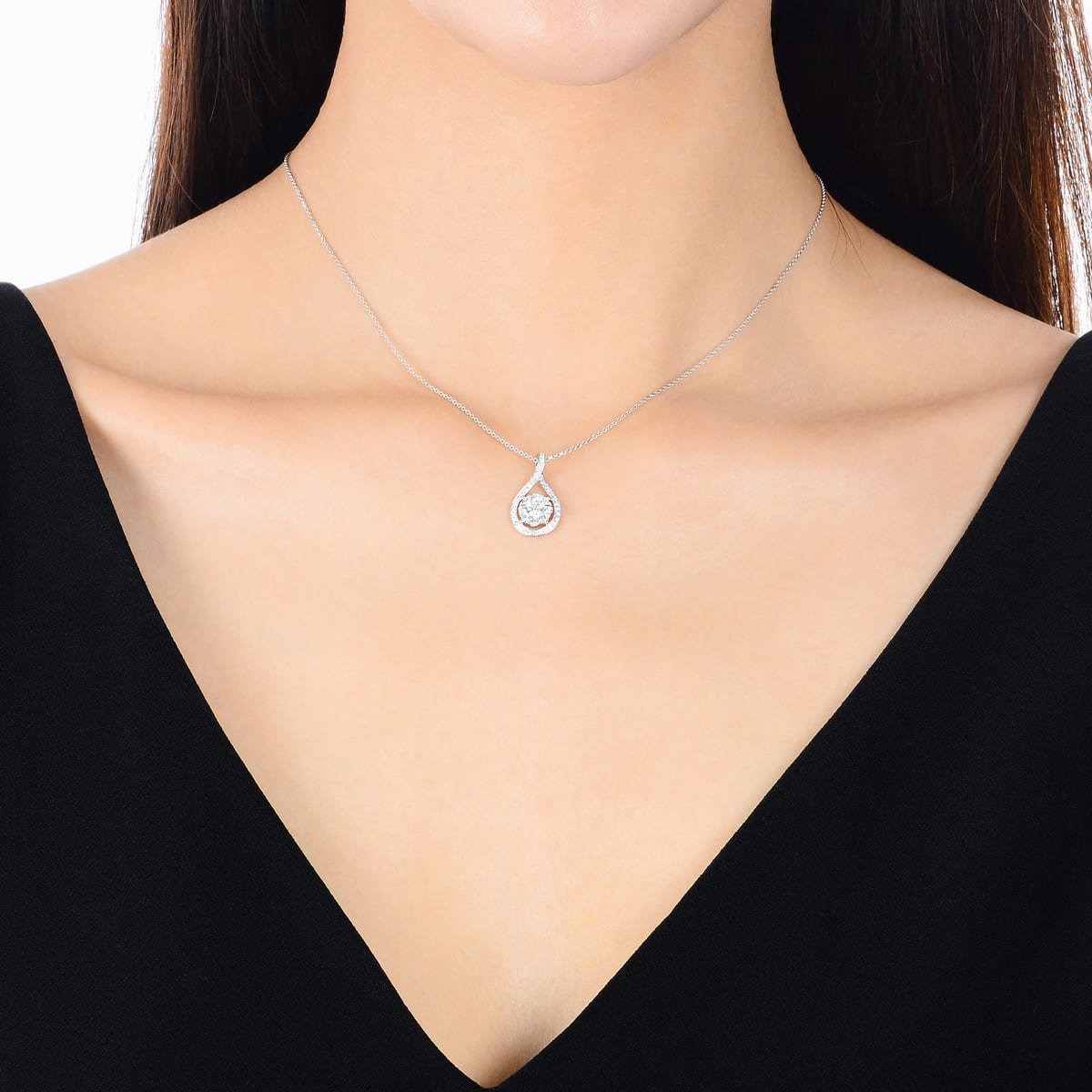 diamond-symphony-pendant-in-18k-white-gold-chow-sang-sang