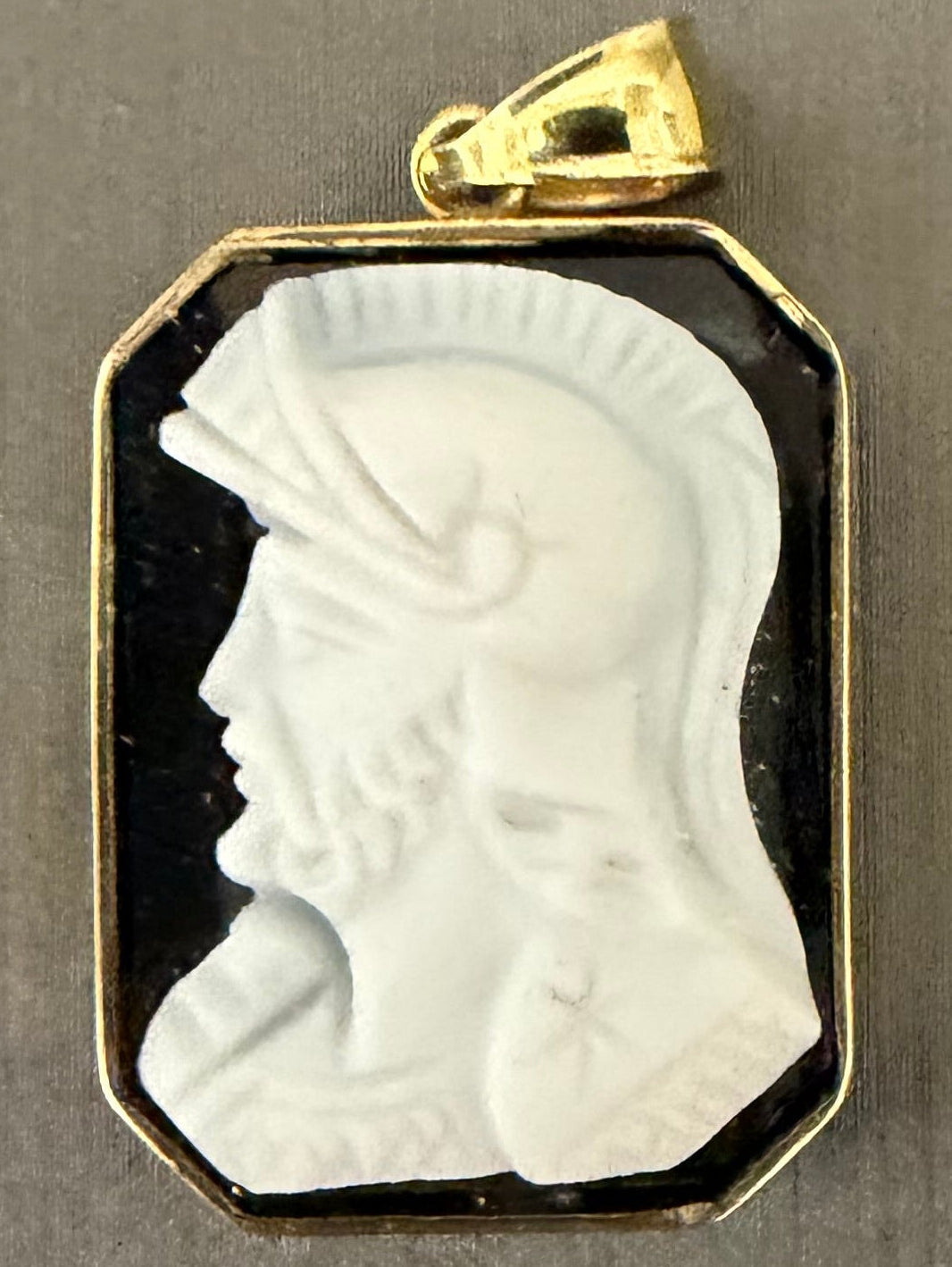 Estate 14K Yellow Gold Cameo Pendant