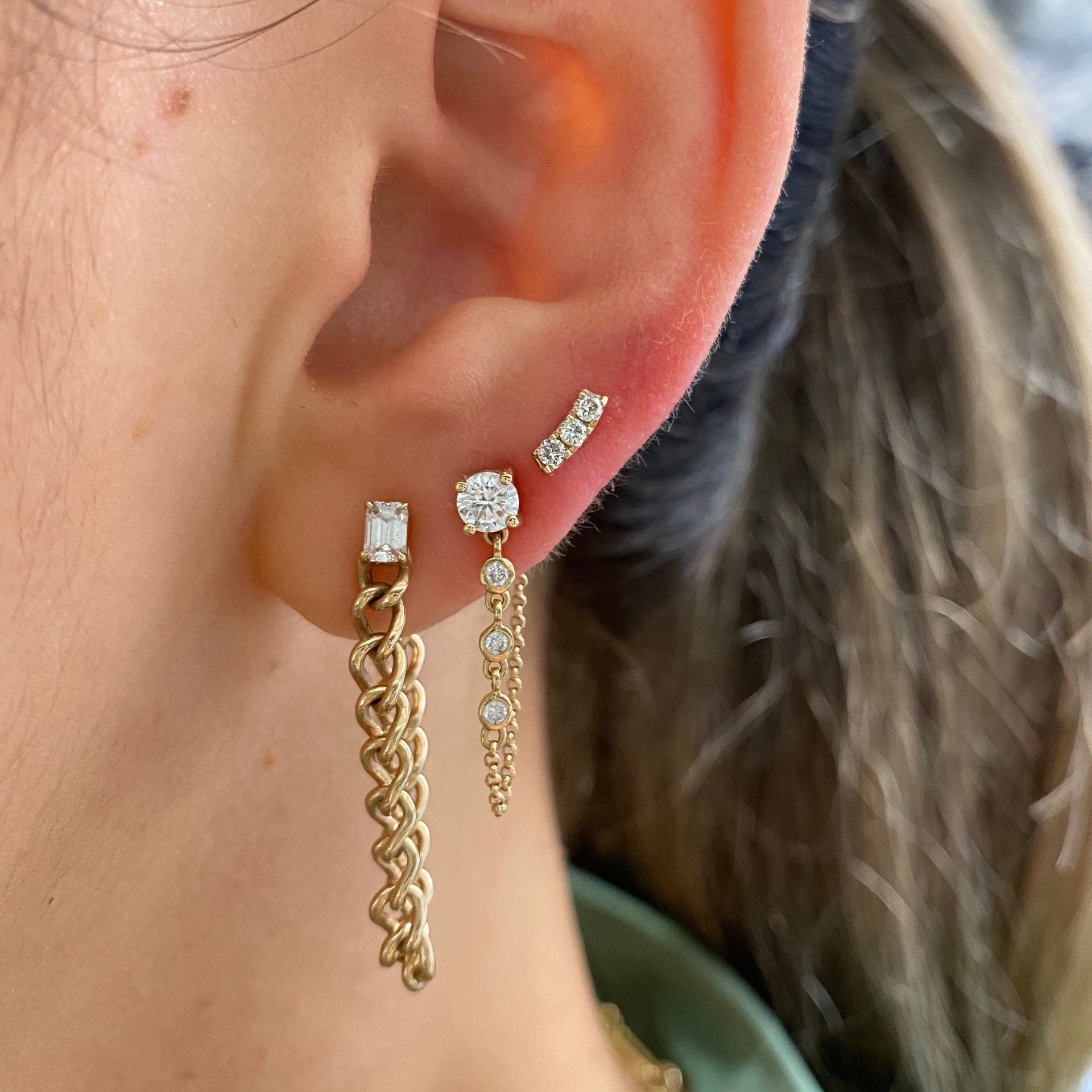 Gold Diamond Mini Curve Bar Earring