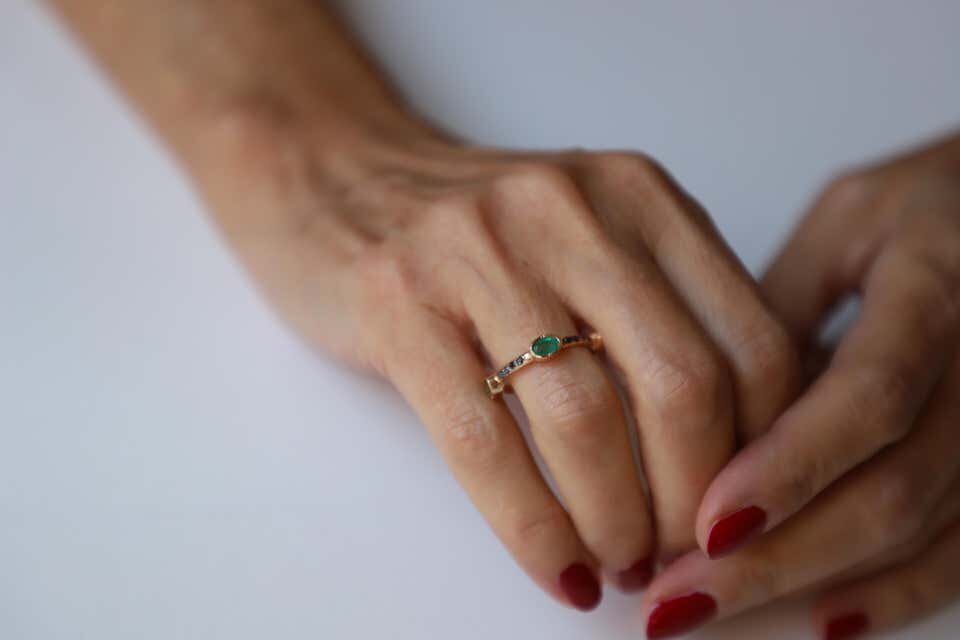 emerald-and-black-diamond-wheel-ring