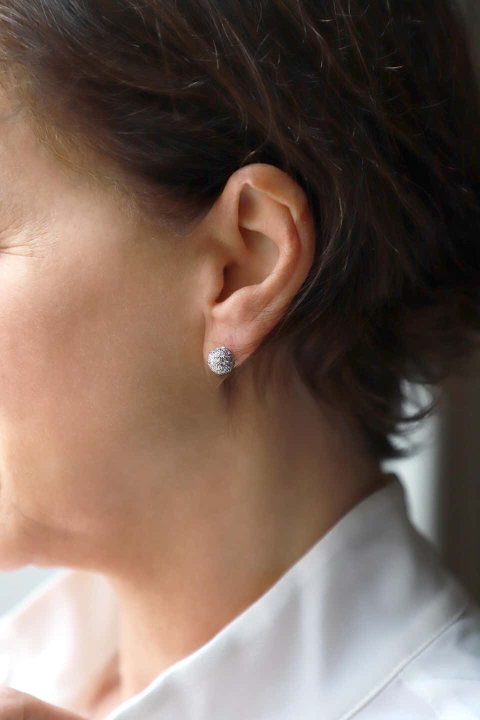 diamond-round-stud-earrings