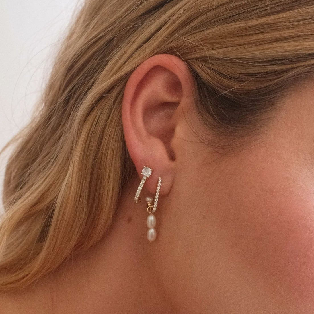 ANIKA PEARL EARRINGS