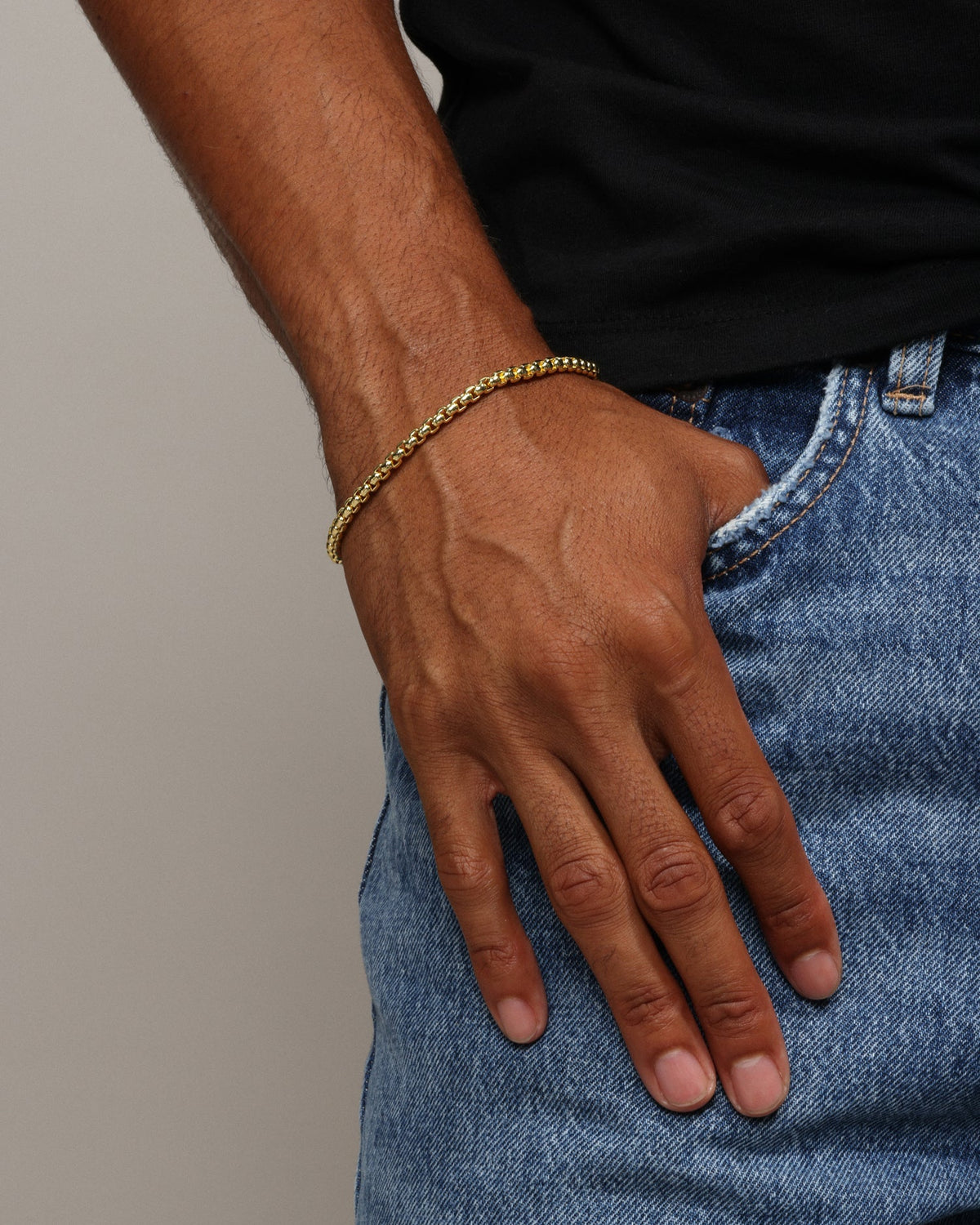 logan-rolo-chain-bracelet-in-gold
