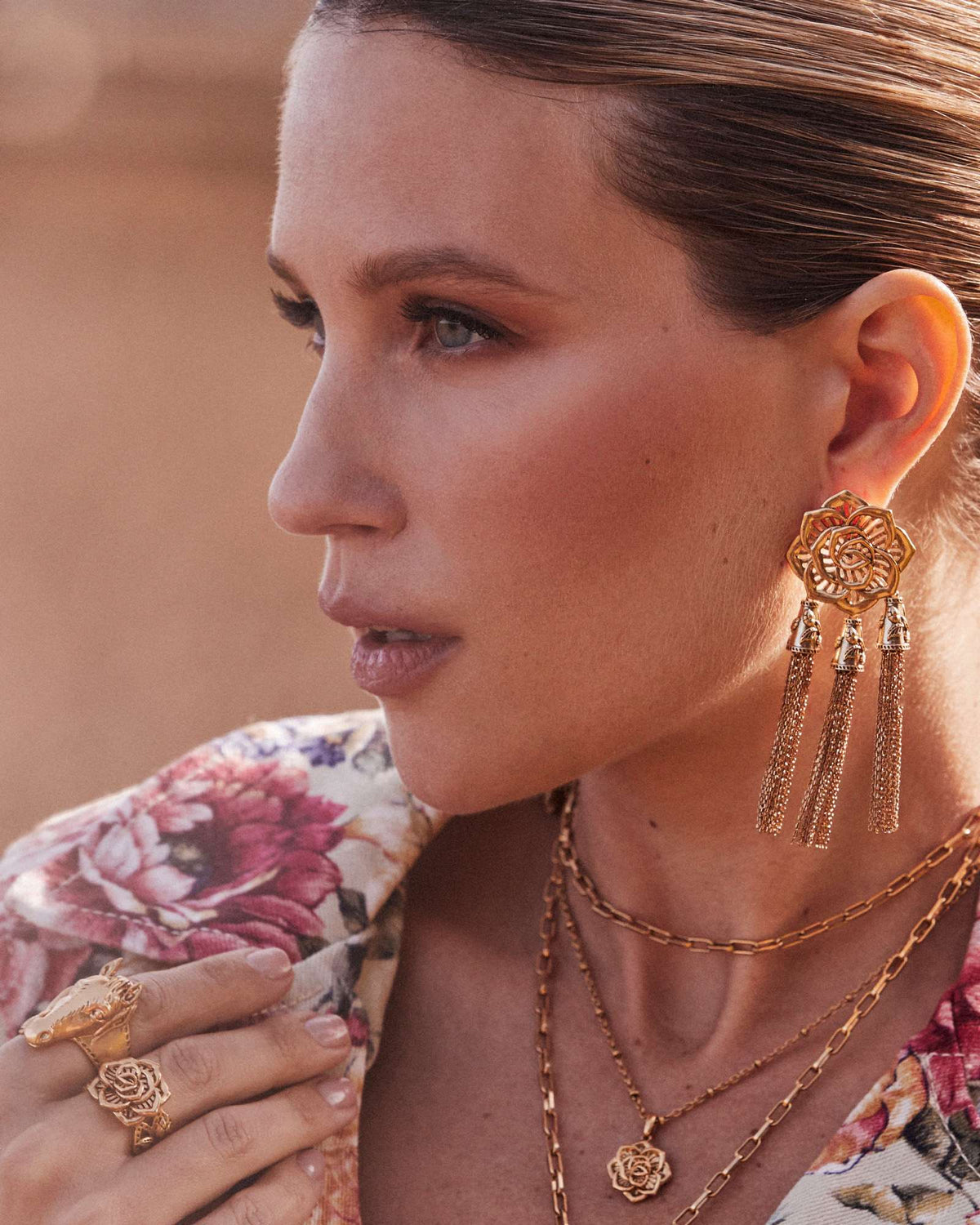 ansel-rose-short-pendant-necklace-in-vintage-gold-kendra-scott