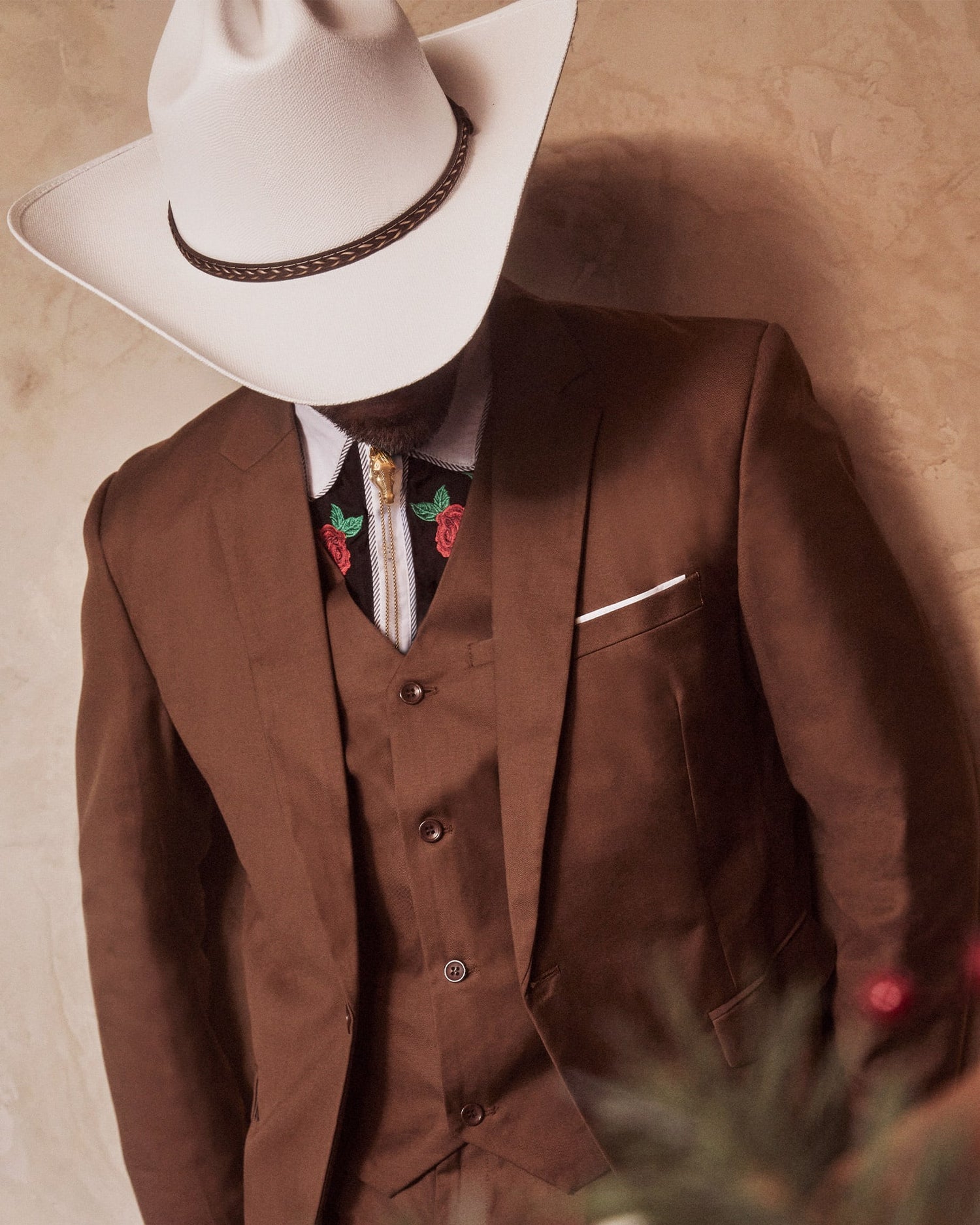 beau-bolo-necklace-in-vintage-gold-swarovski