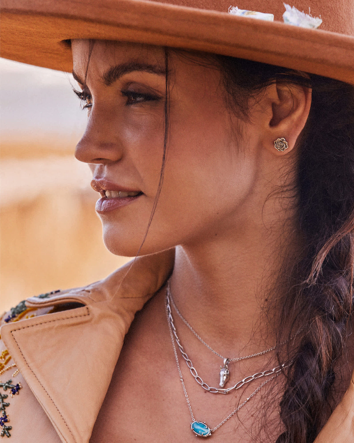 beau-horse-pendant-necklace-in-vintage-silver-swarovski