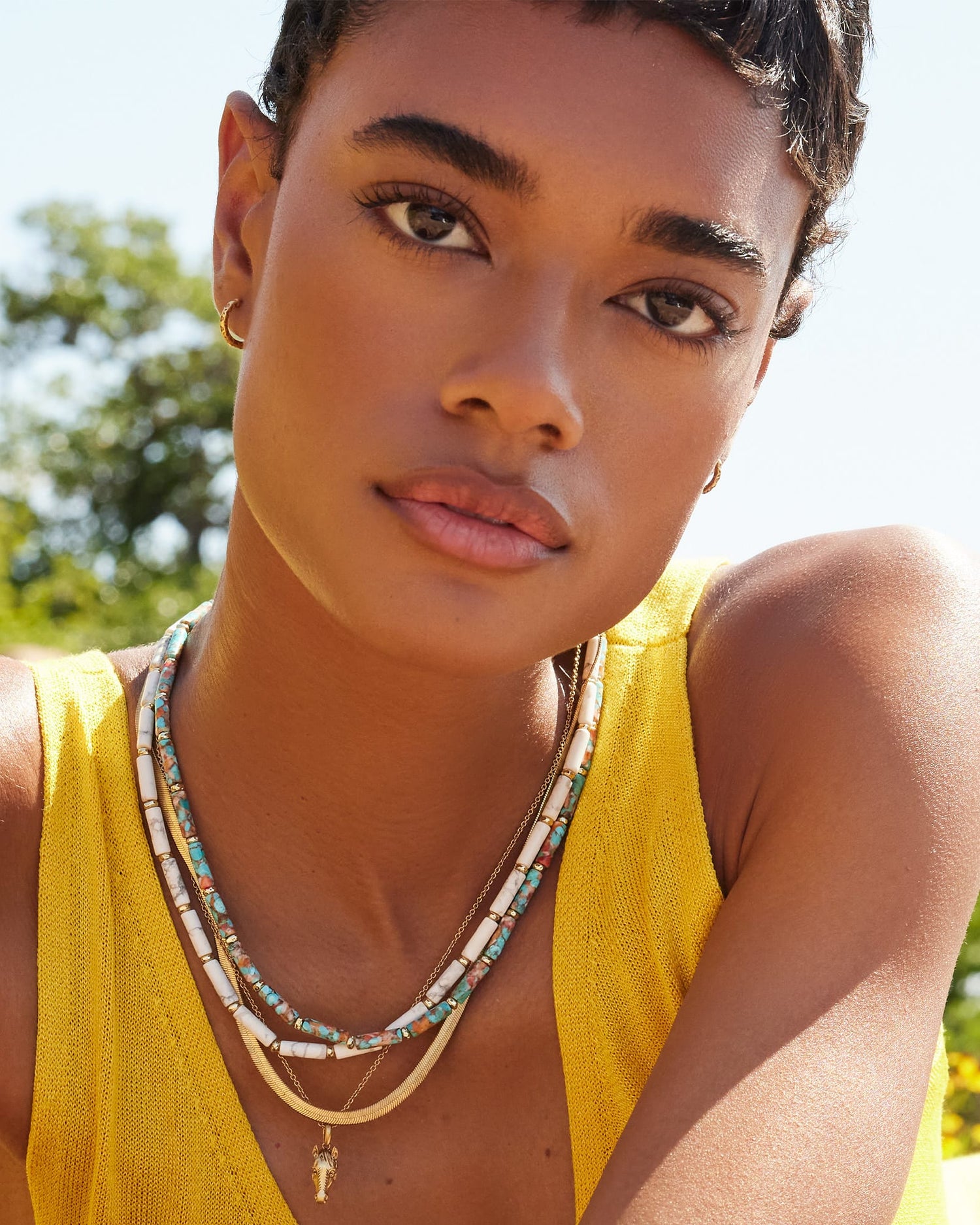 beau-horse-pendant-necklace-in-vintage-gold-swarovski