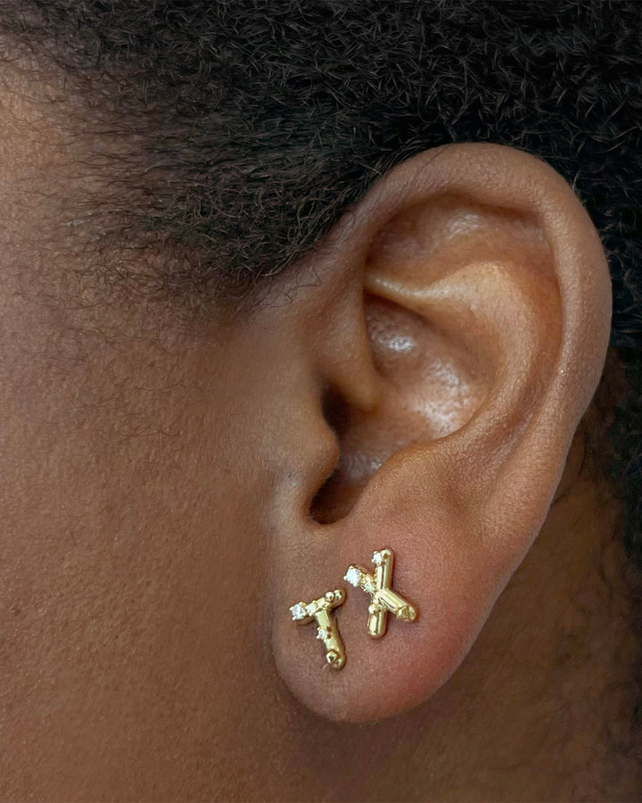 crystal-letter-t-gold-single-stud-earring-in-white-crystal-swarovski