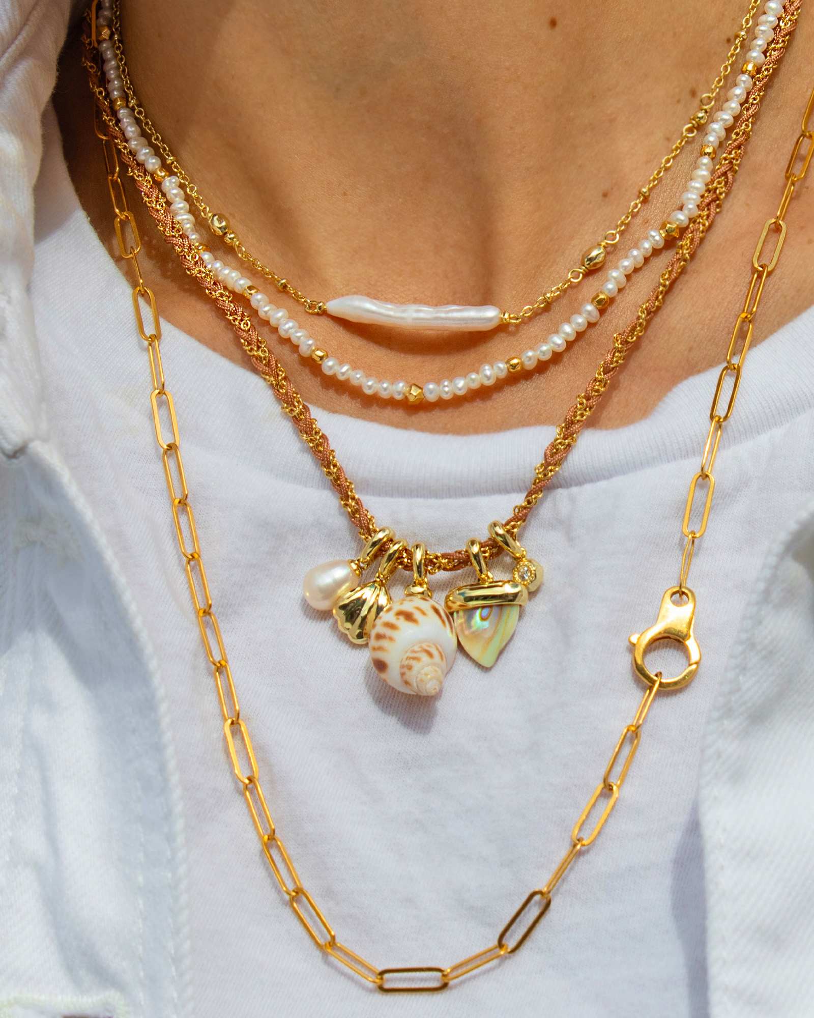 eileen-gold-pendant-necklace-in-white-pearl-swarovski