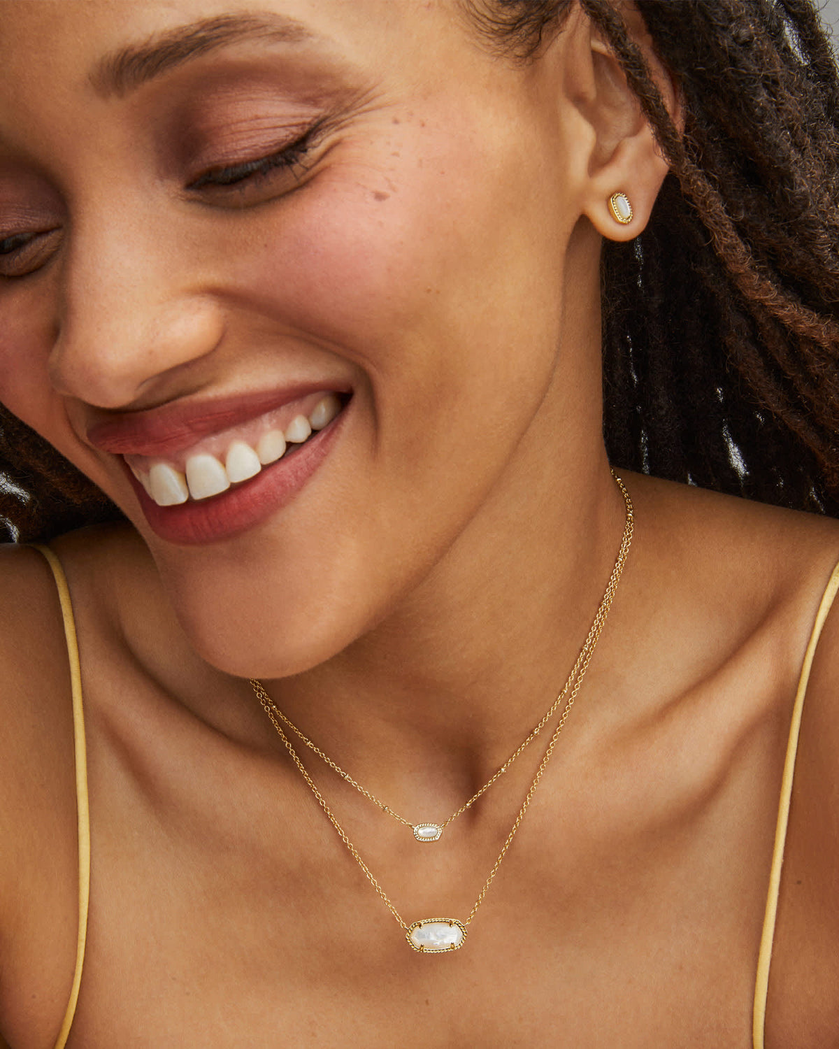 mini-elisa-gold-satellite-short-pendant-necklace-in-ivory-mother-of-pearl-swarovski