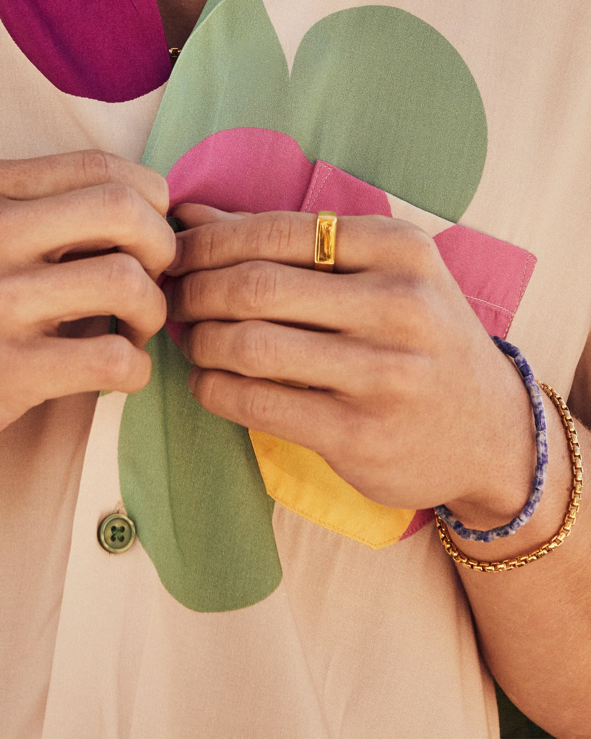 hudson-signet-ring-in-18k-gold-vermeil-swarovski