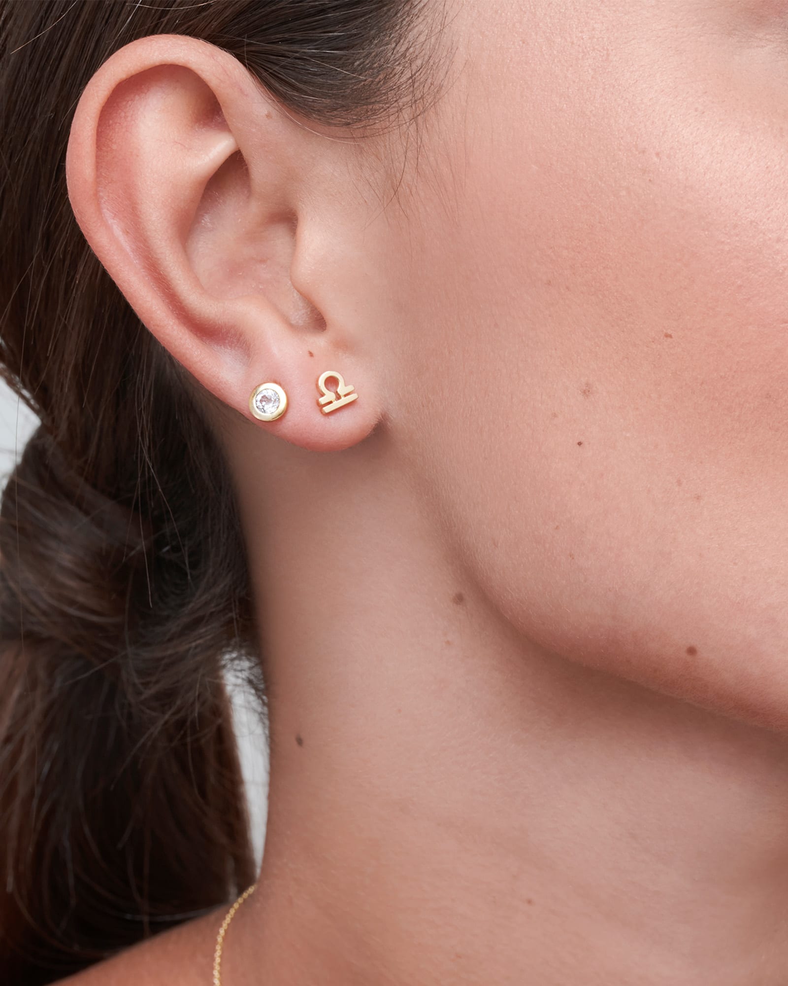 libra-single-stud-earring-in-18k-gold-vermeil-swarovski