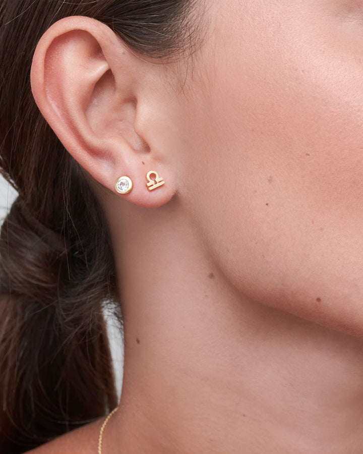 libra-single-stud-earring-in-18k-gold-vermeil-swarovski