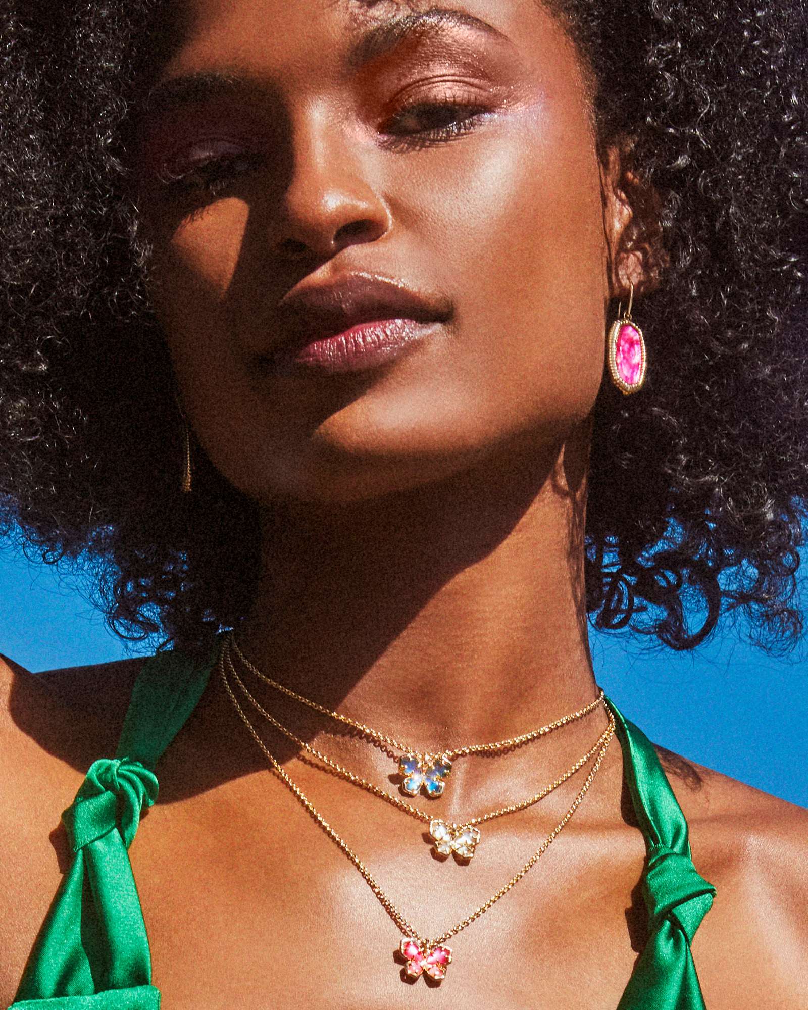 mae-gold-butterfly-short-pendant-necklace-in-golden-kendra-scott