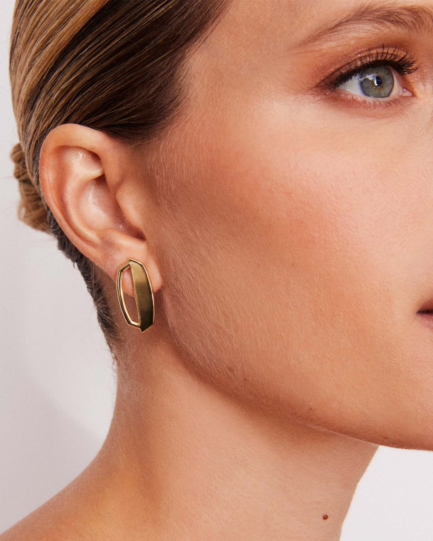 murphy-stud-earrings-in-gold-swarovski