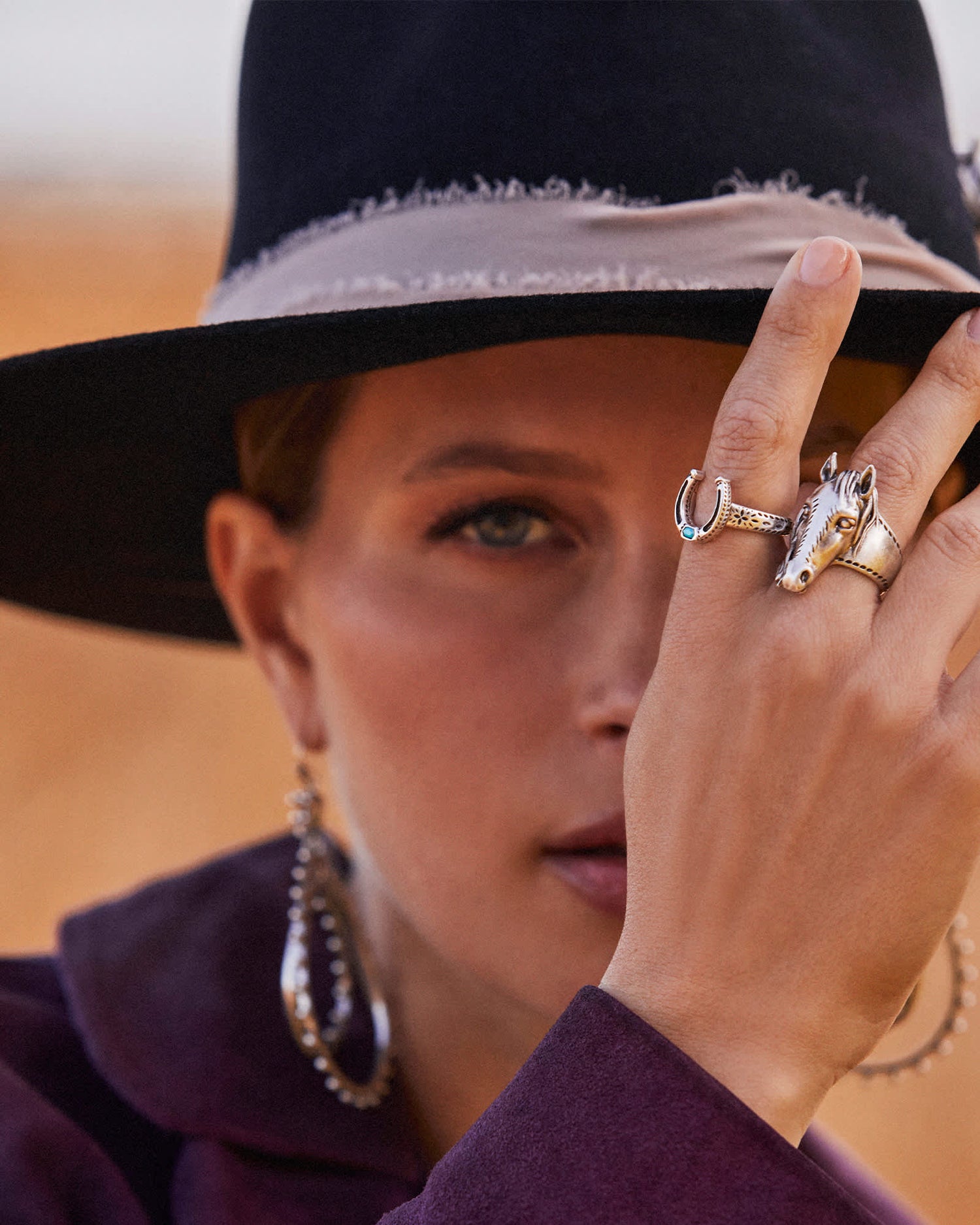 noble-vintage-silver-horseshoe-cocktail-ring-in-variegated-dark-teal-magnesite-swarovski