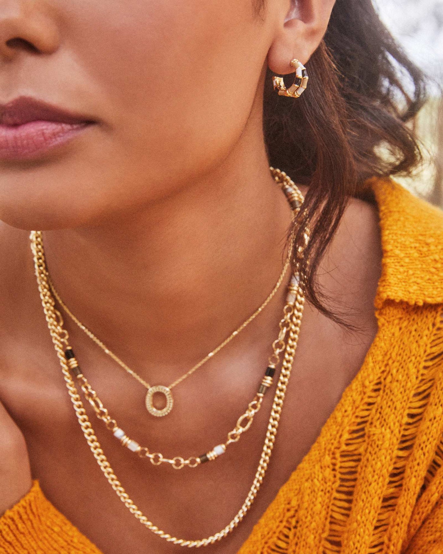 letter-o-pendant-necklace-in-gold