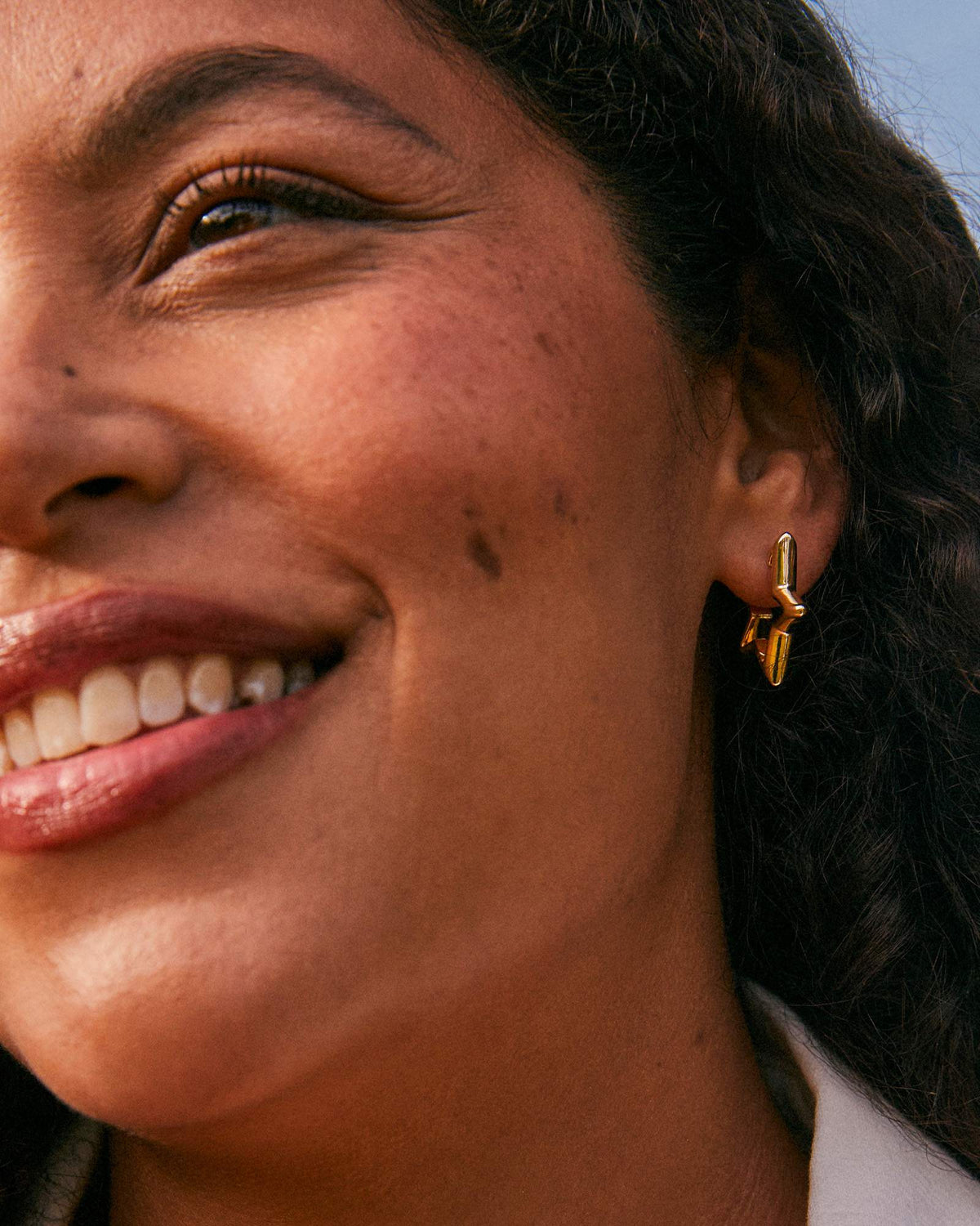 star-huggie-earrings-in-silver-swarovski