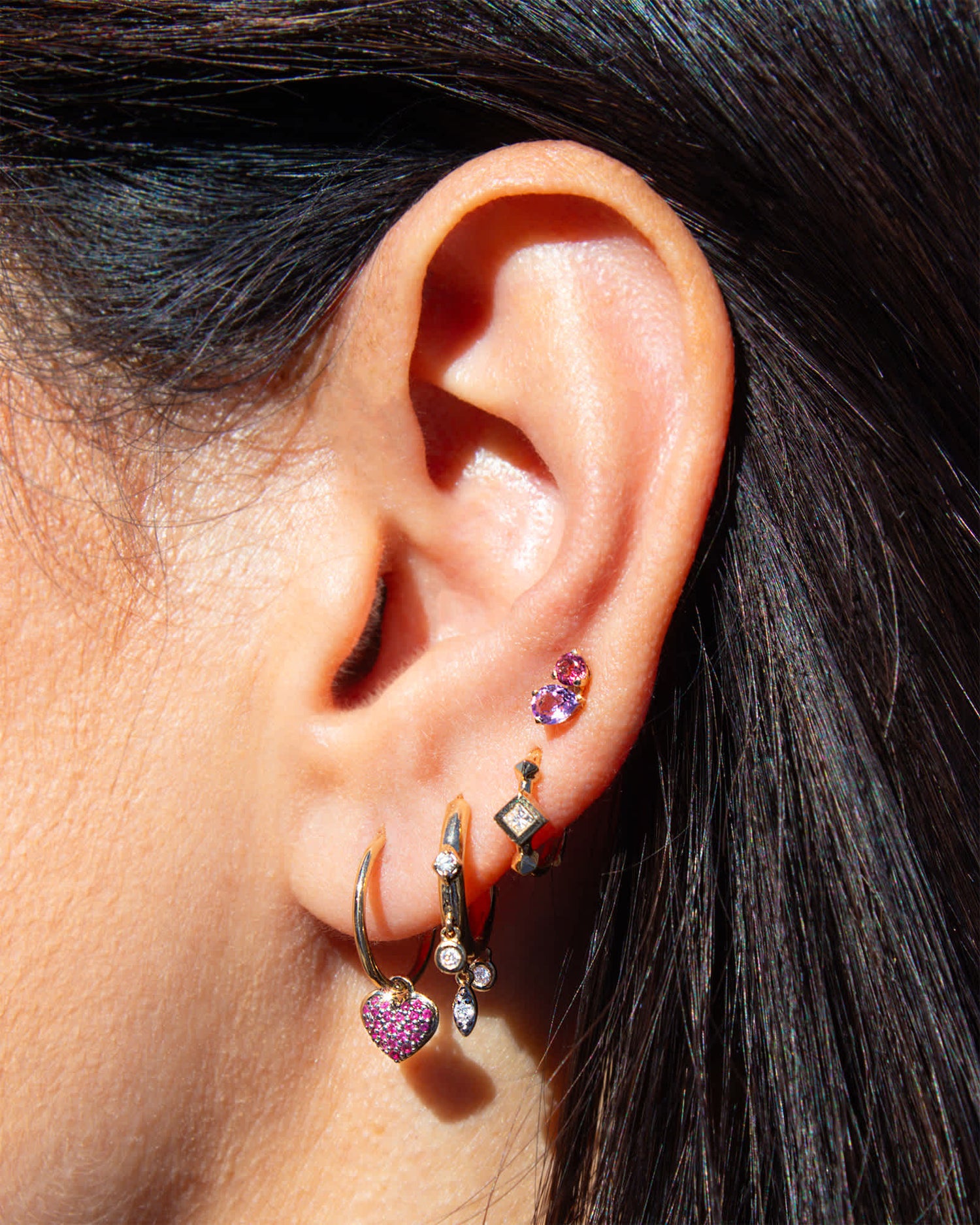 willow-14k-yellow-gold-huggie-earrings-in-white-diamond-kendra-scott