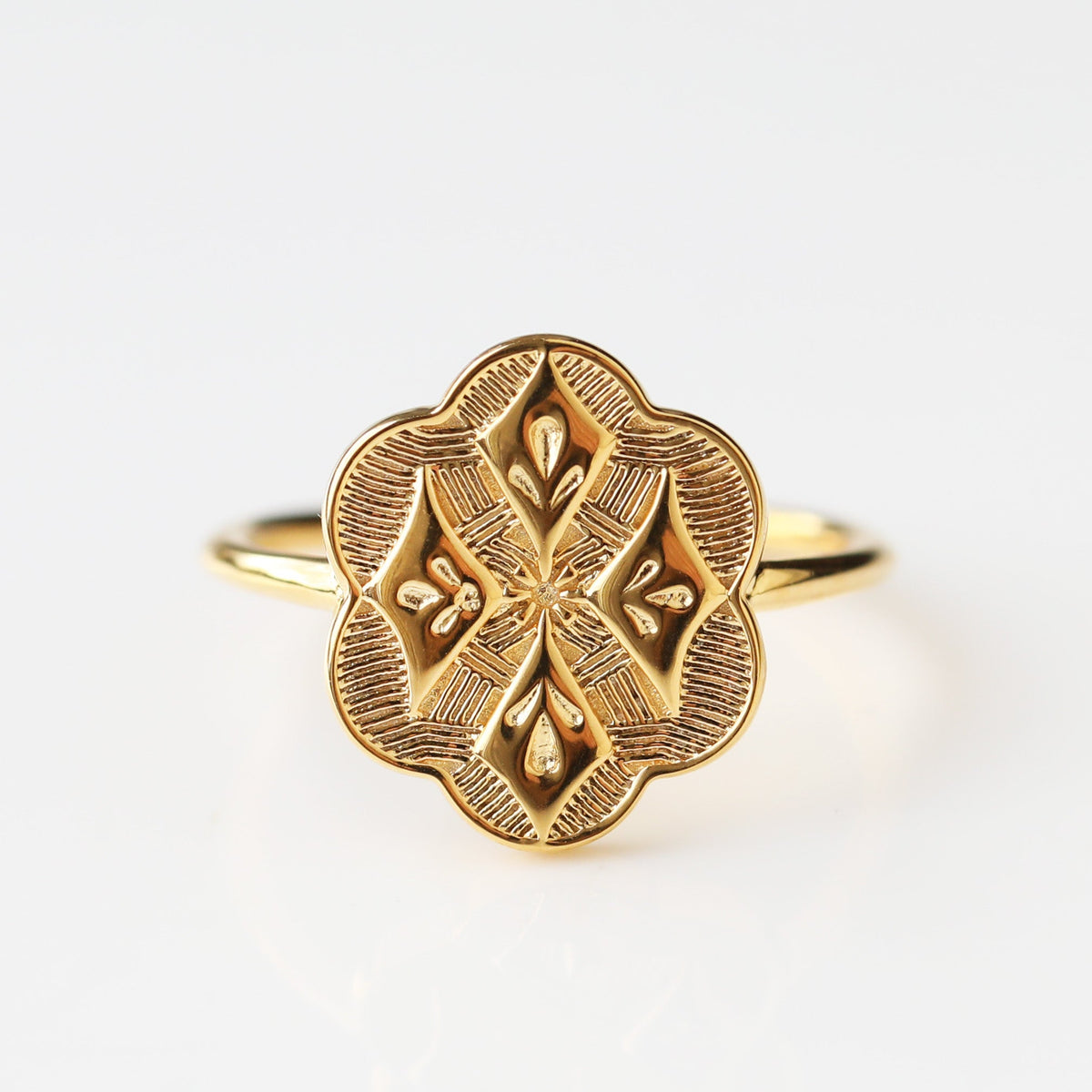 Icon Vintage Crest Ring