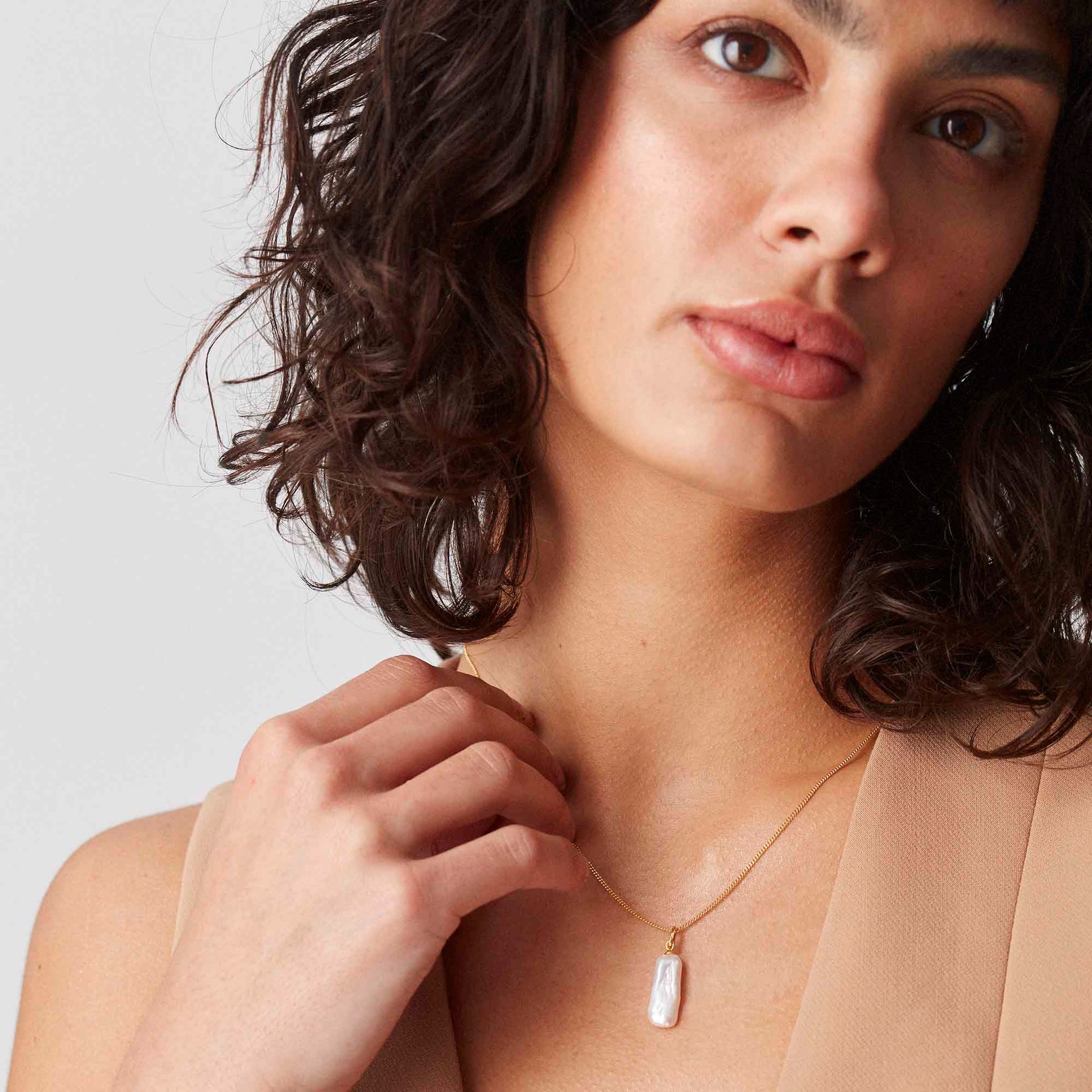 Long Pearl Pendant Gold