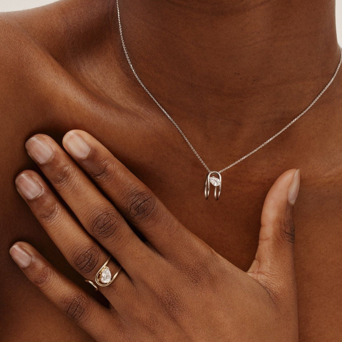 DOUBLE C NECKLACE
