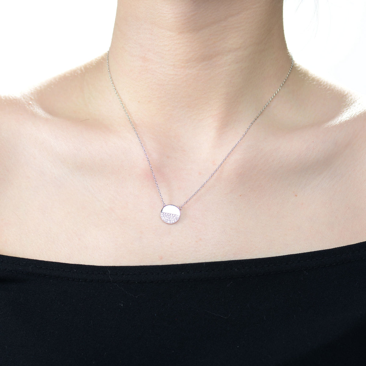 Camille Semi-Circle Pendentif Necklace