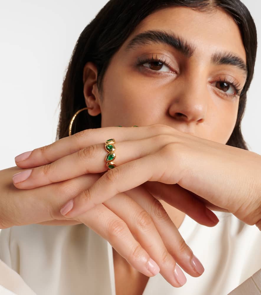 Nesting Gem 18kt gold eternity ring with emeralds