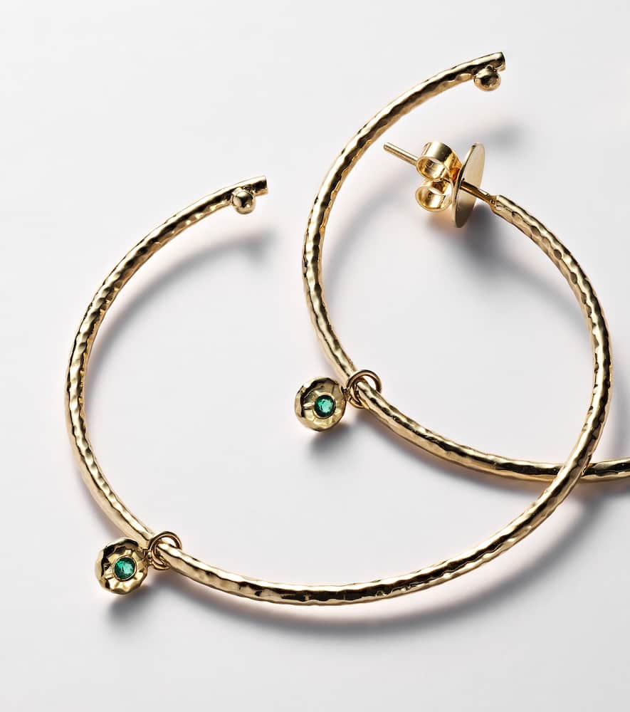 Nesting Gem Medium 18kt gold hoop earrings with emeralds