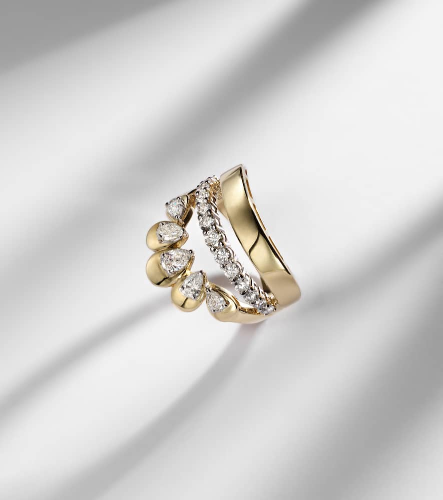 18kt gold ring with diamonds
